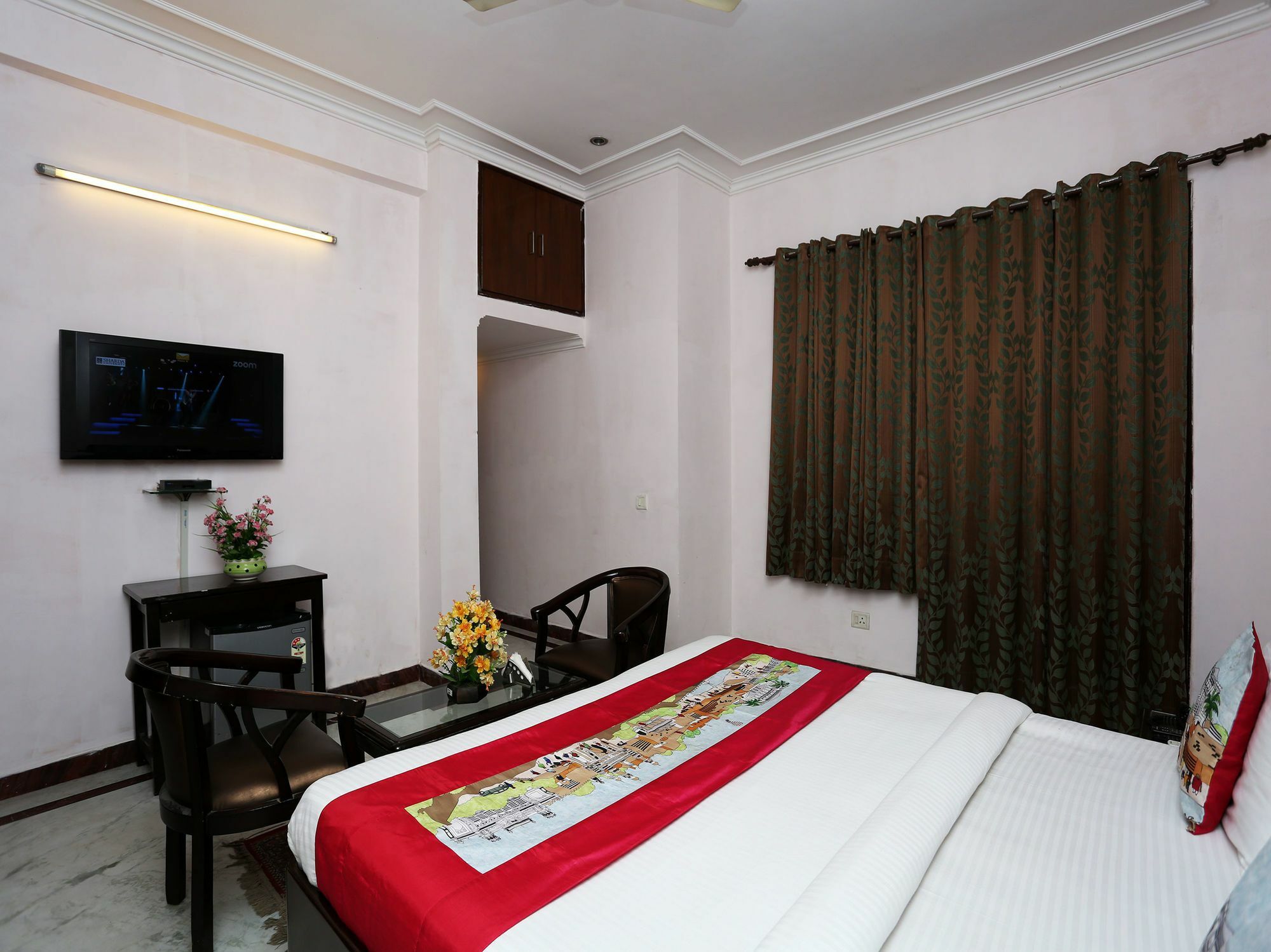Oyo 306 Staayy Hotel 3*