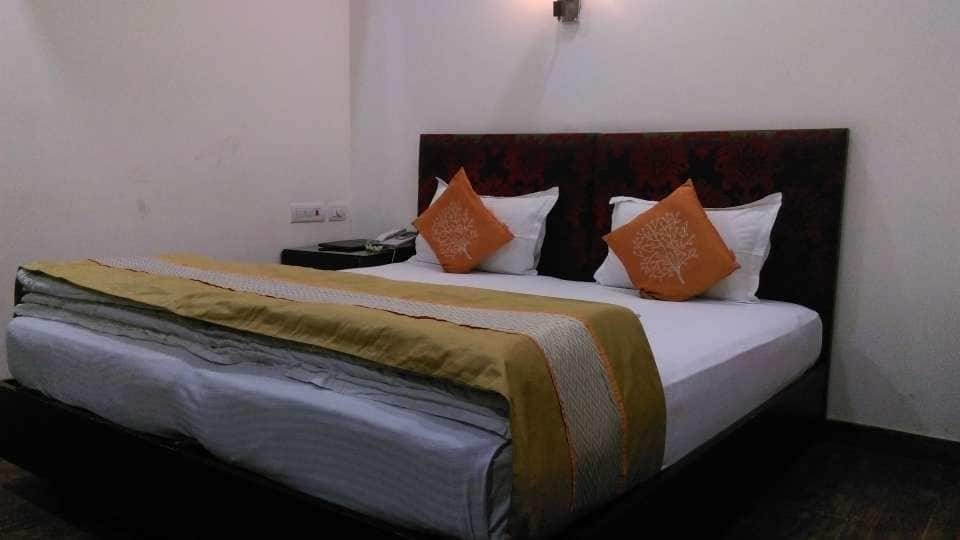 Hotel Aadhar 3*