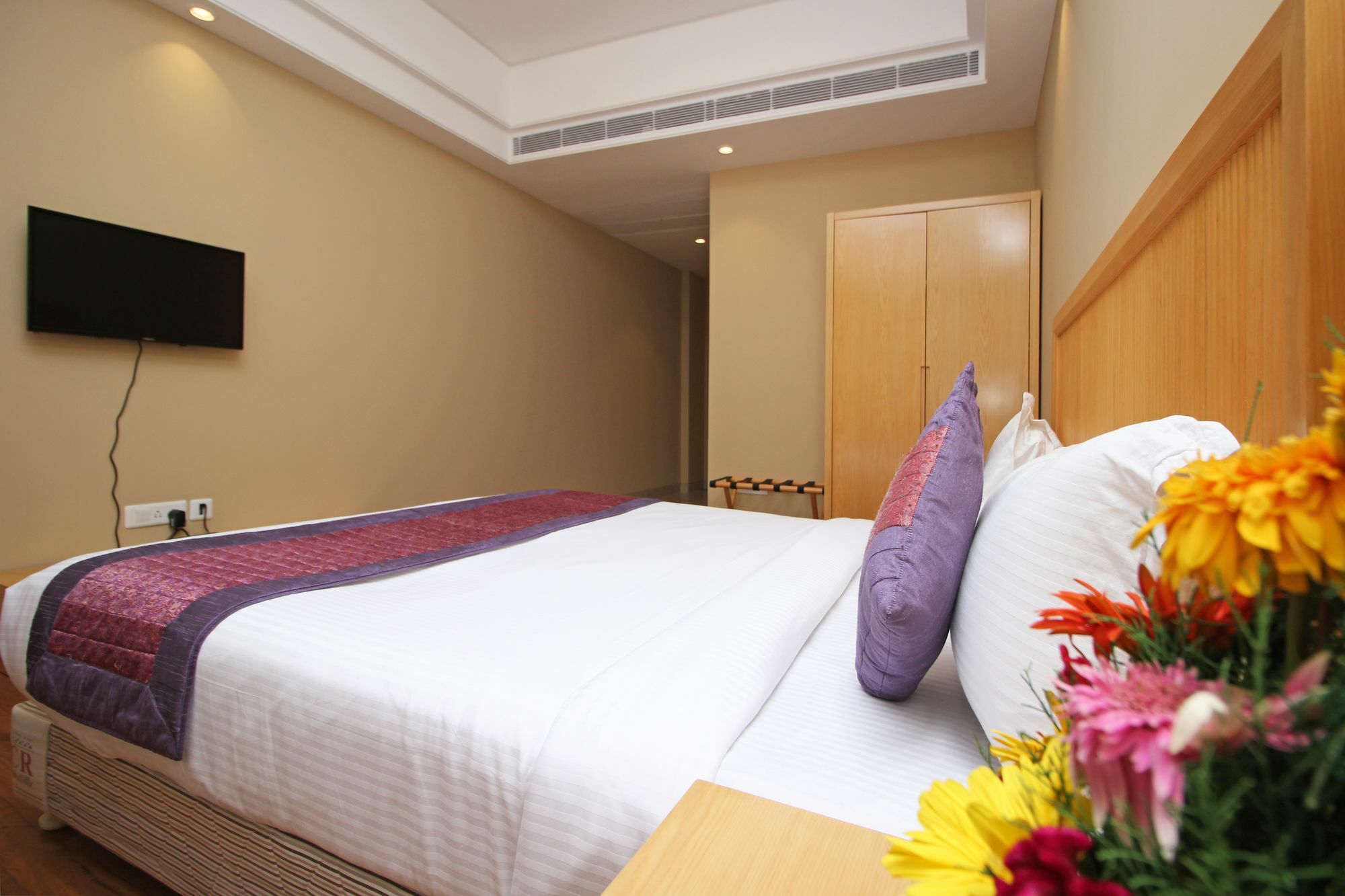 Mint Golf Course Hotel Gurgaon