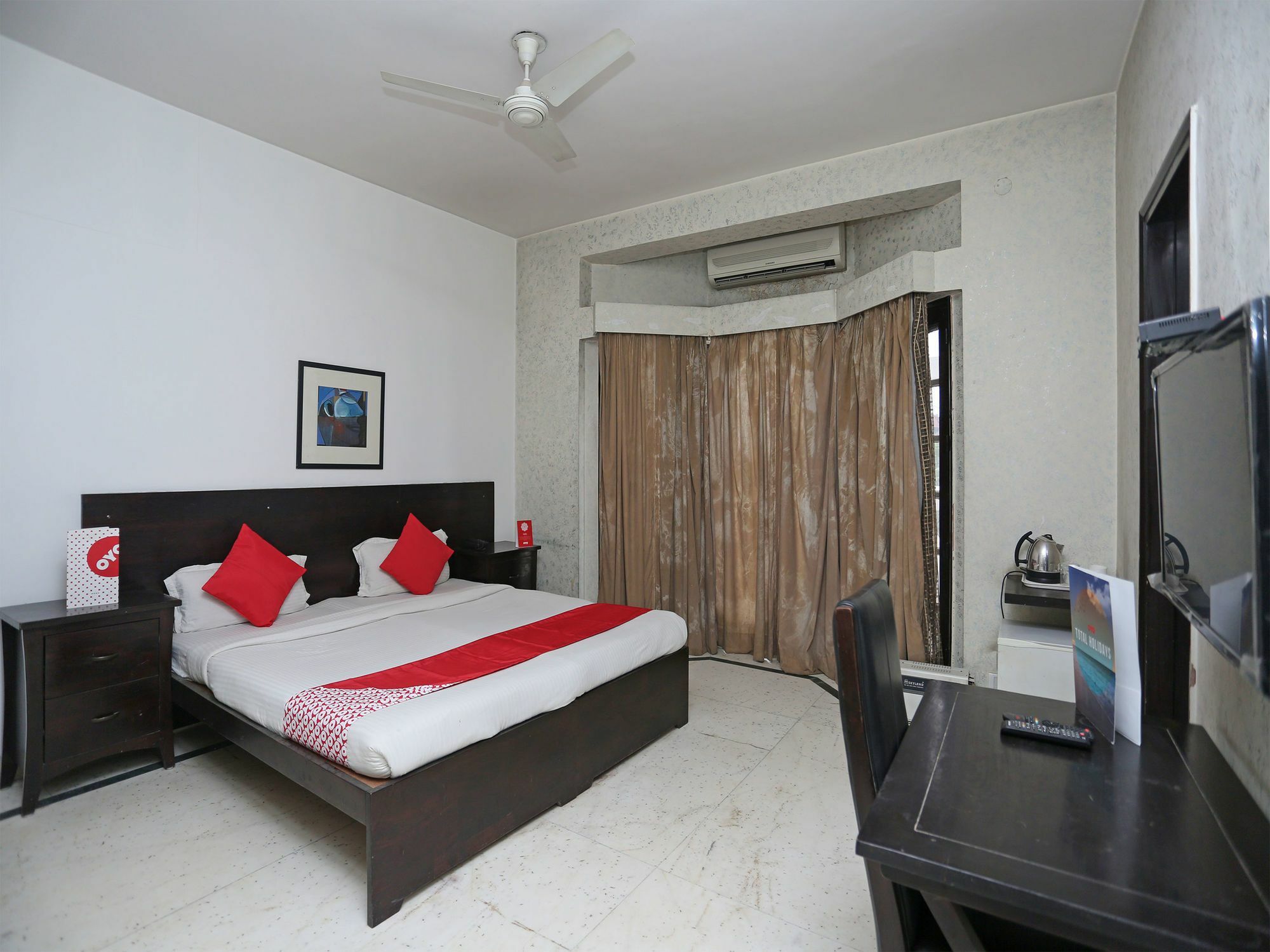 Hotel Oyo 14999 Crossroads Woodbridge Gurgaon