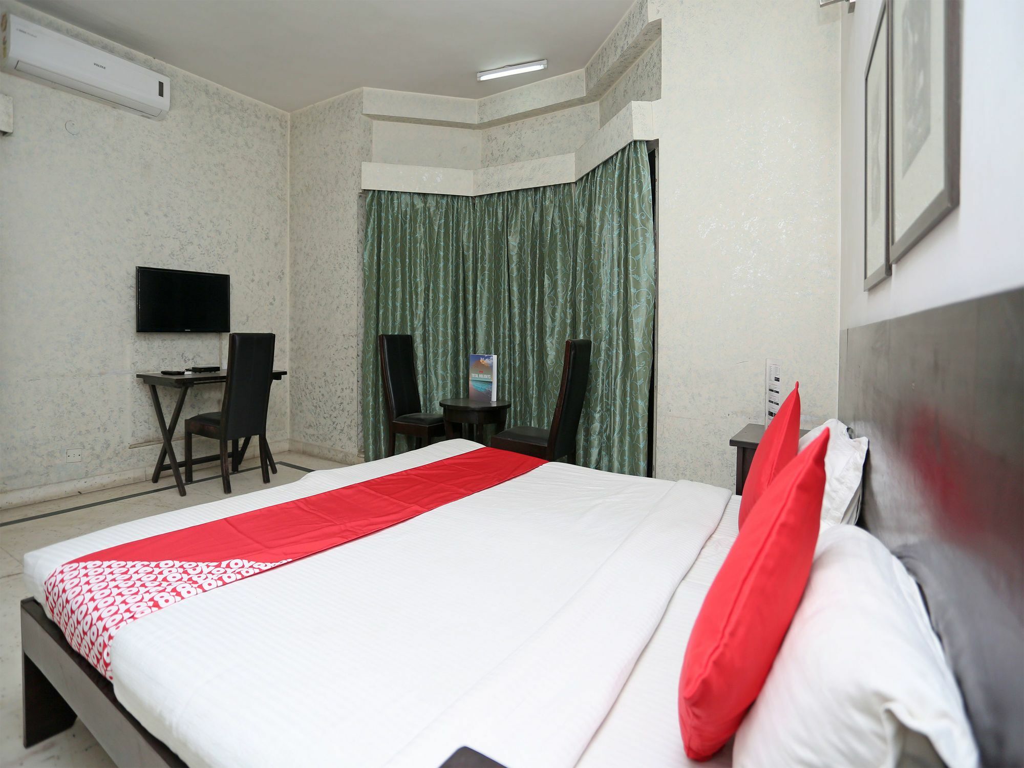 Oyo 14999 Crossroads Woodbridge Gurgaon