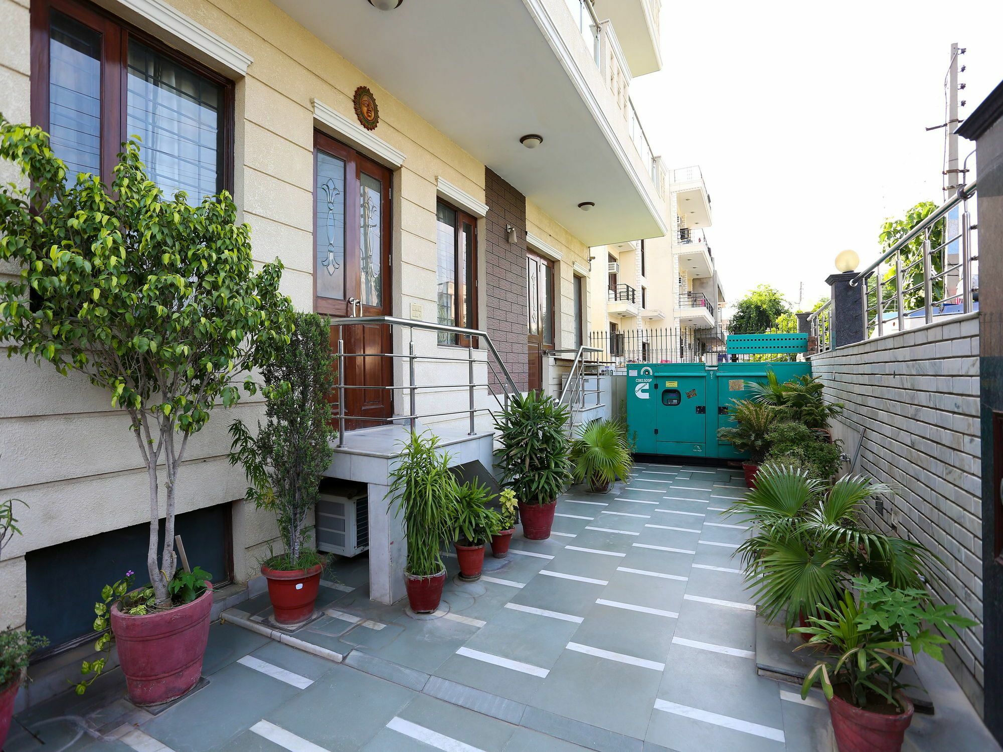Oyo 306 Staayy Hotel 3*