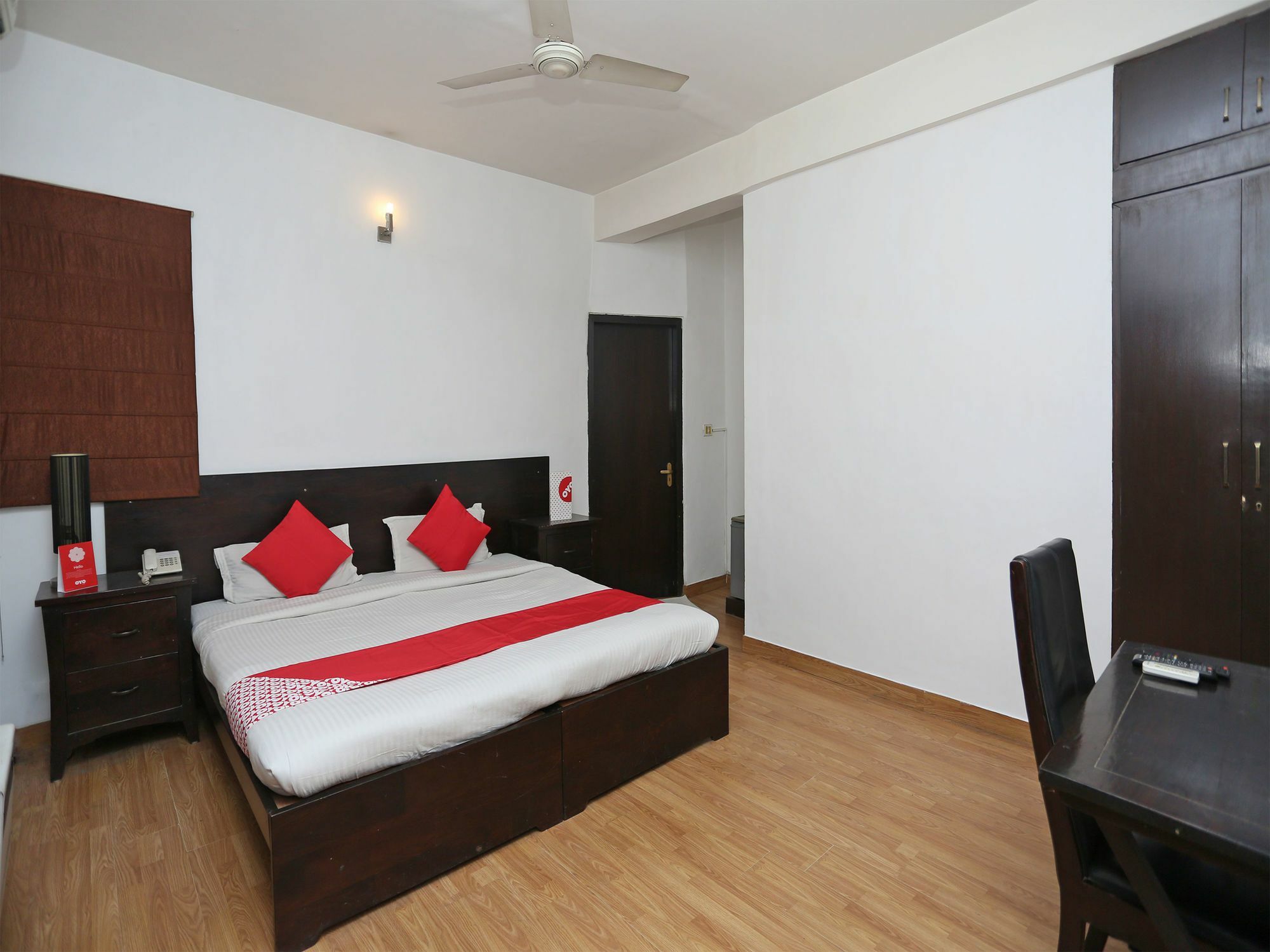 Hotel Oyo 14999 Crossroads Woodbridge Gurgaon