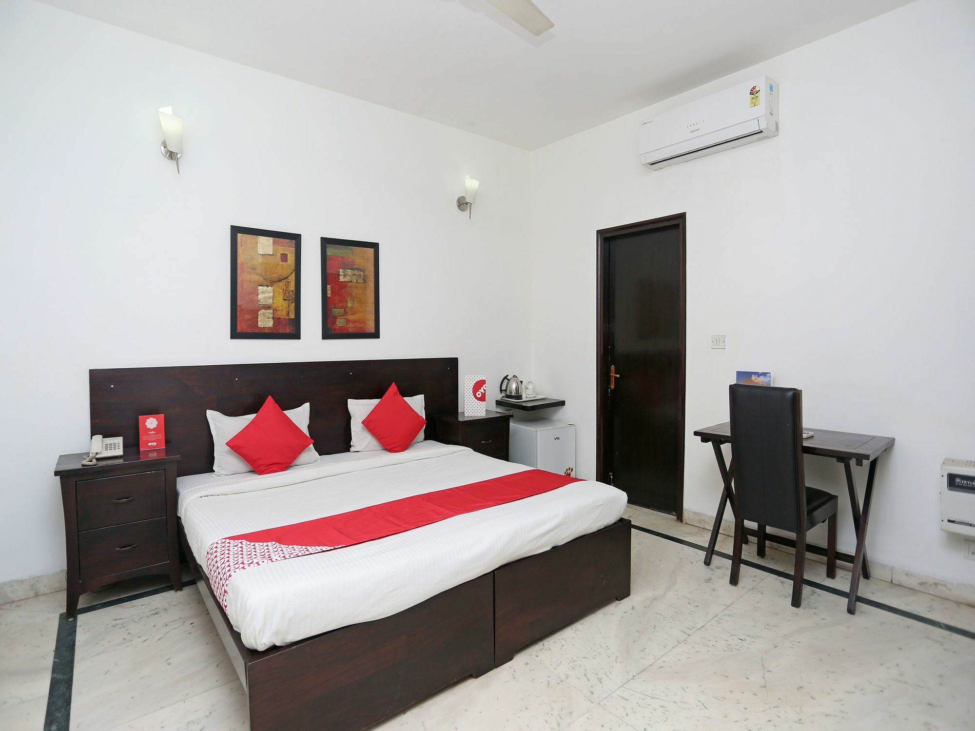Oyo 14999 Crossroads Woodbridge Hotel 2*