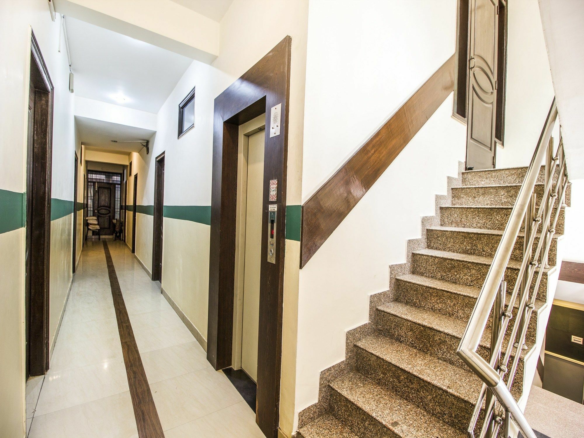 Hotel Fabhotel Mintstar Sector 38 3*
