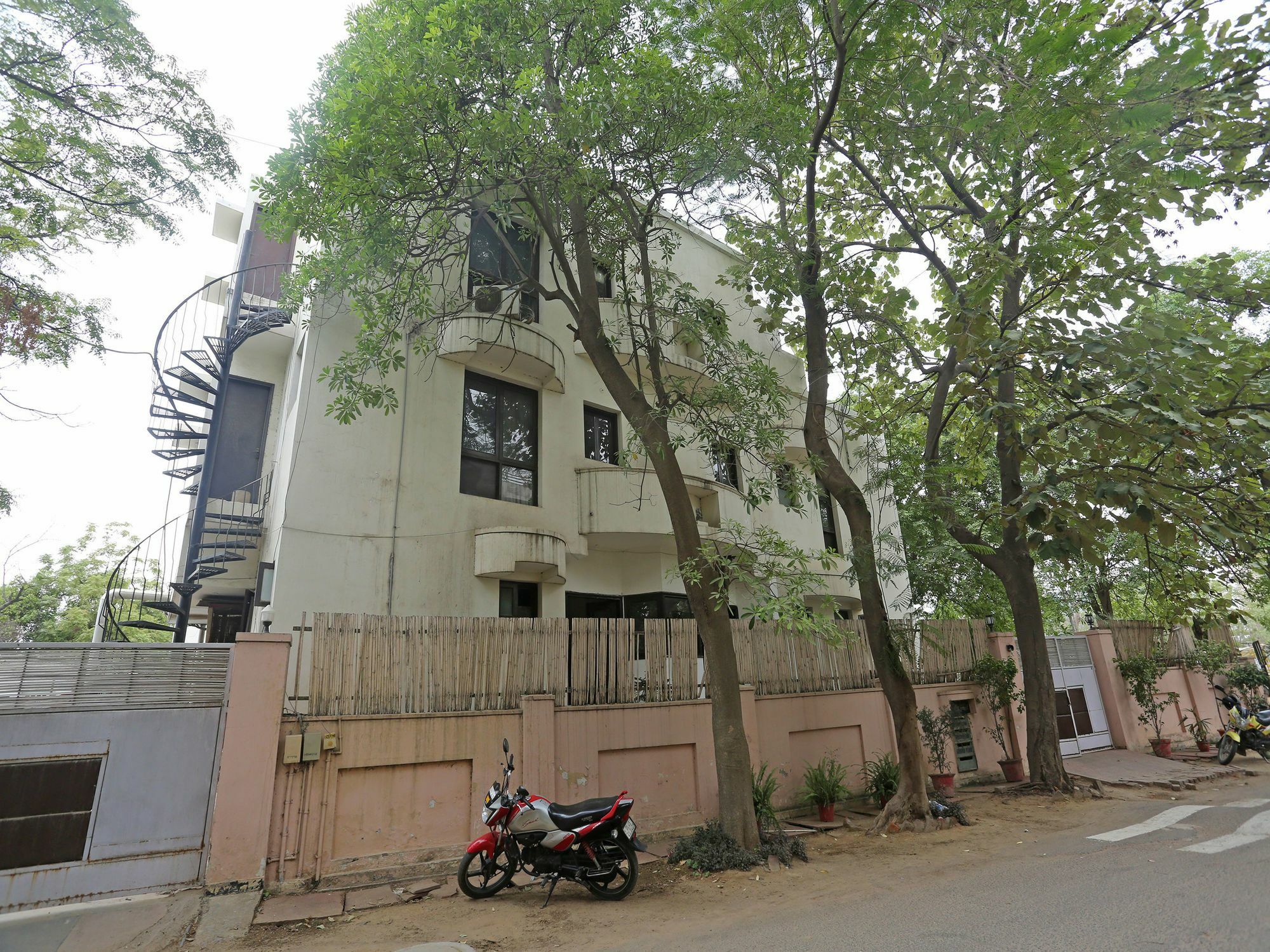 Hotel Oyo 14999 Crossroads Woodbridge Gurgaon