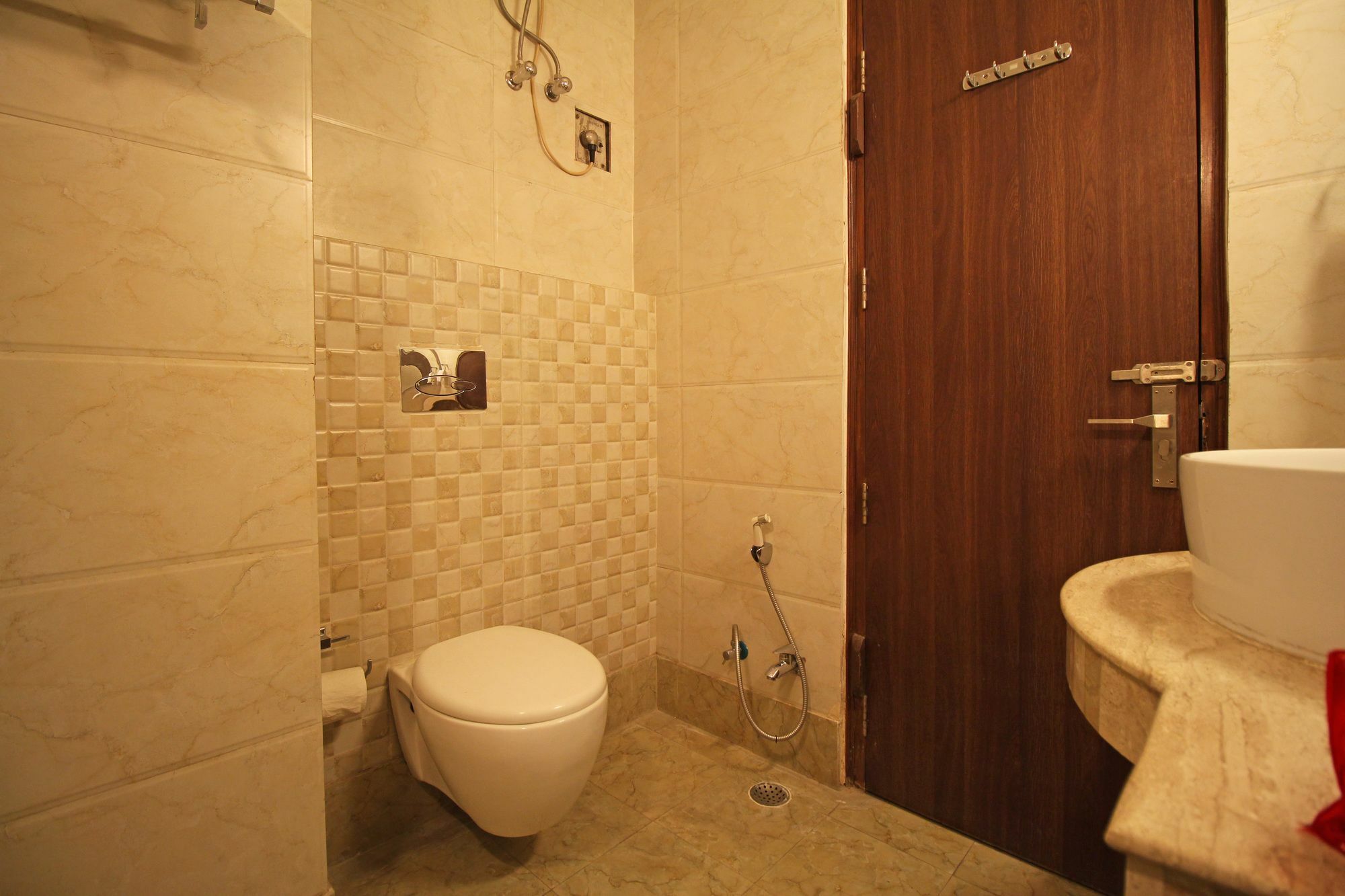 Oyo Townhouse 330 Mg Road Metro Station 3*
