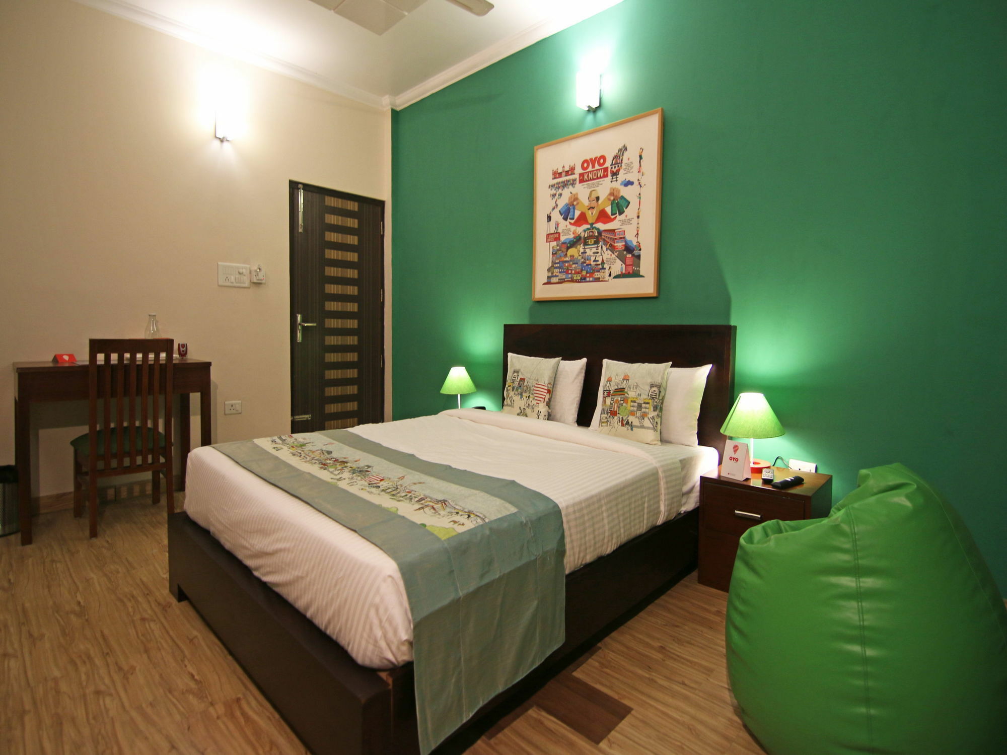 Oyo Flagship Unitech Cyber Park Hotel