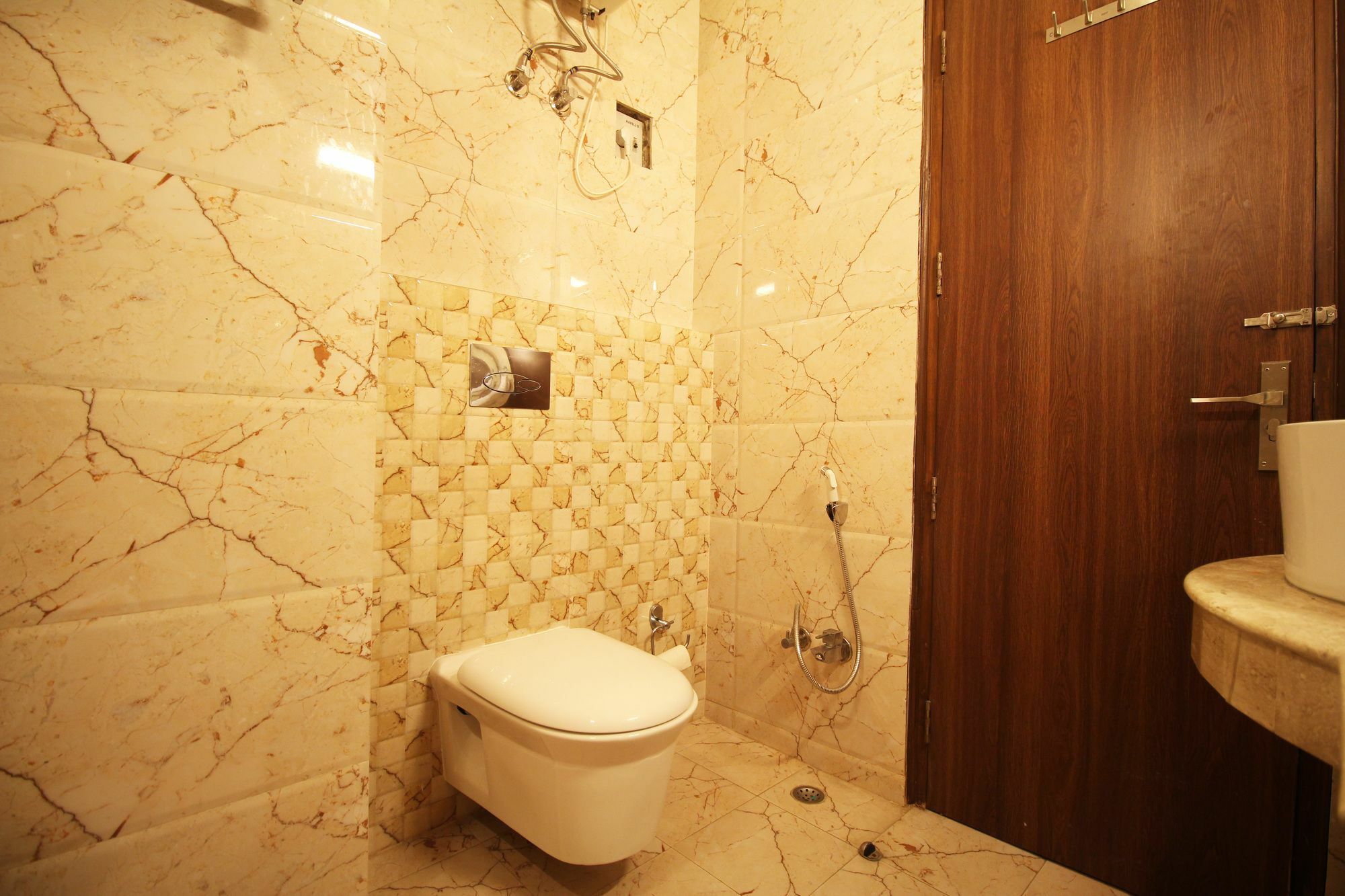 Oyo Townhouse 330 Mg Road Metro Station 3*
