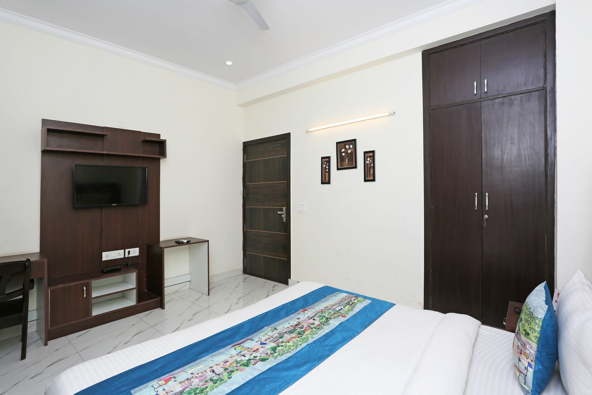 Oyo 6812 Aruma Residency Hotel Gurgaon