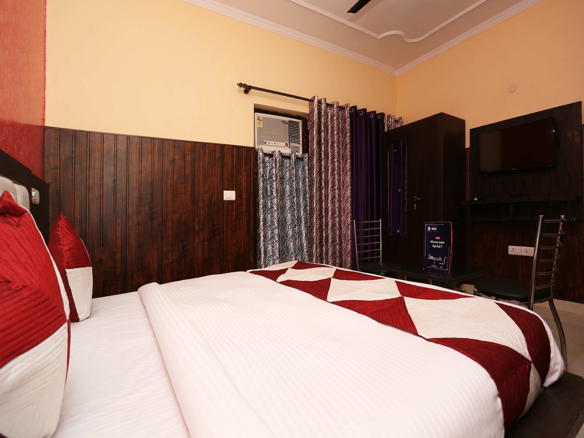 Oyo 11556 Om Residency