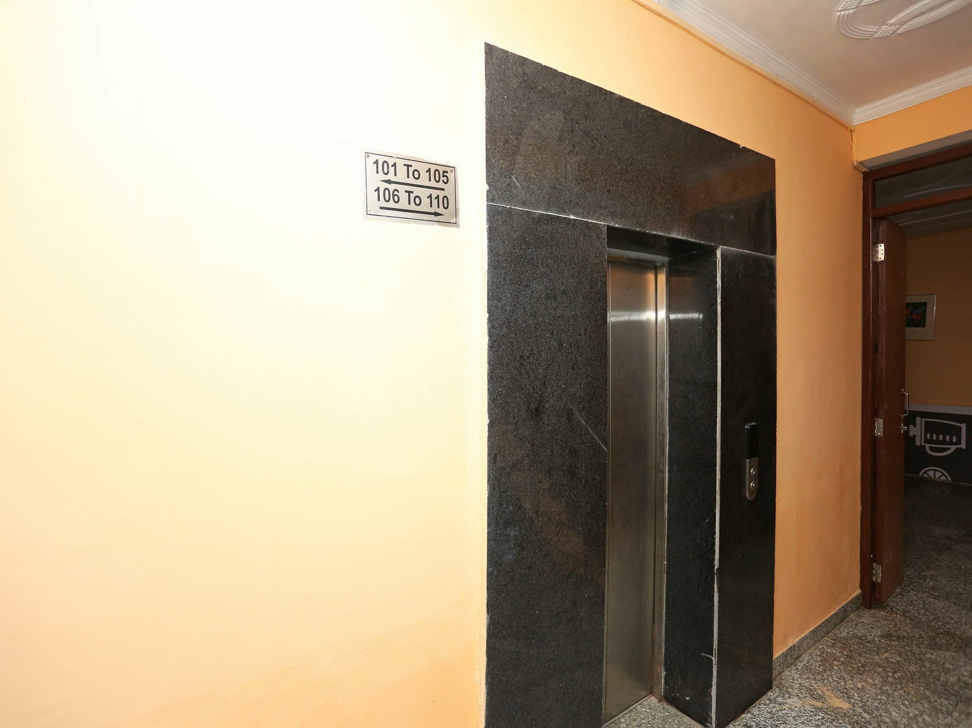 Hotel Oyo 11556 Om Residency 3*