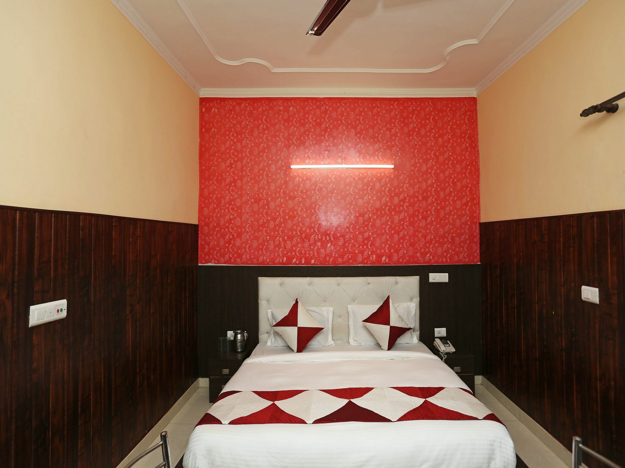 Hotel Oyo 11556 Om Residency 3*