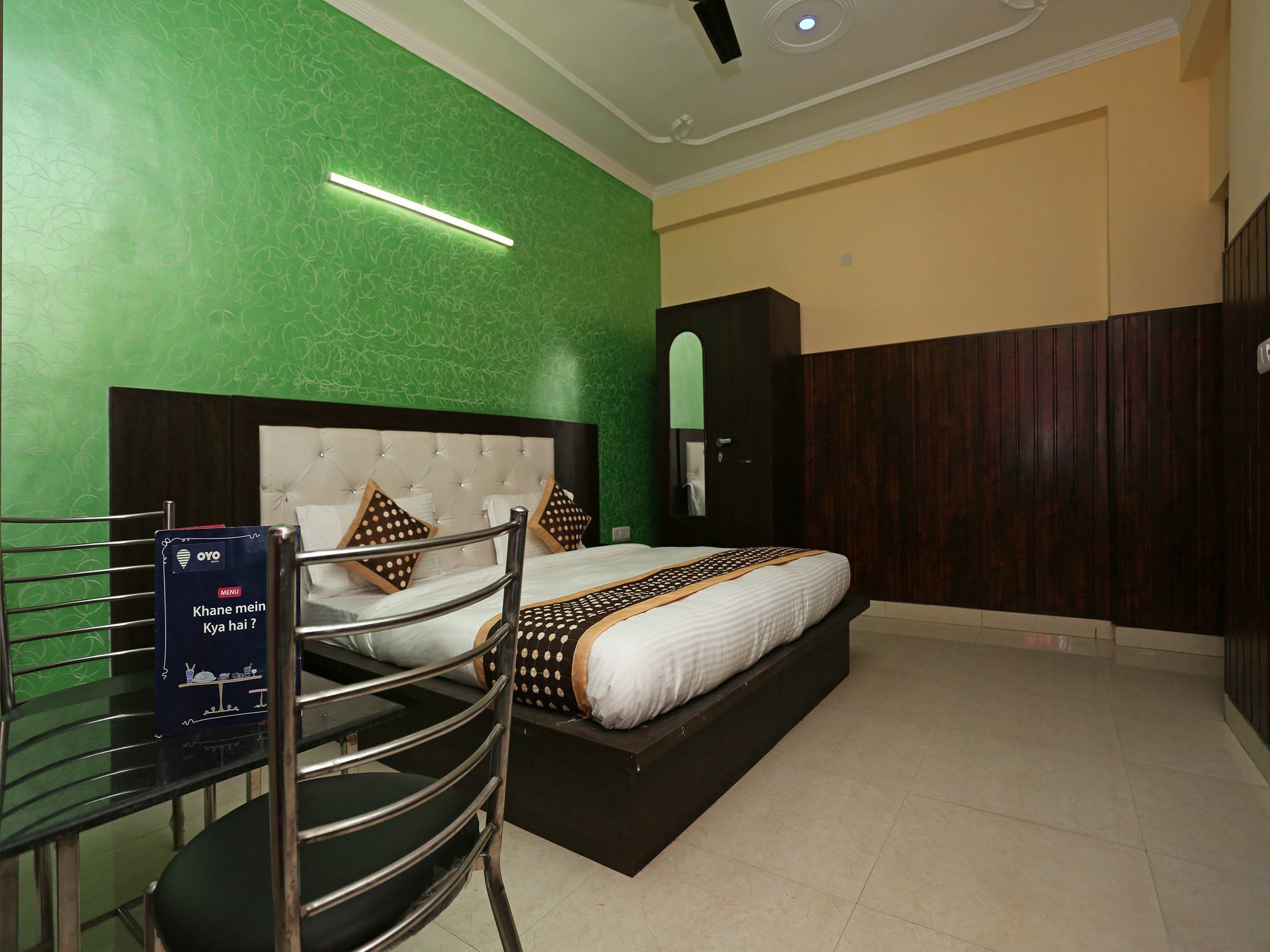 Oyo 11556 Om Residency Gurgaon