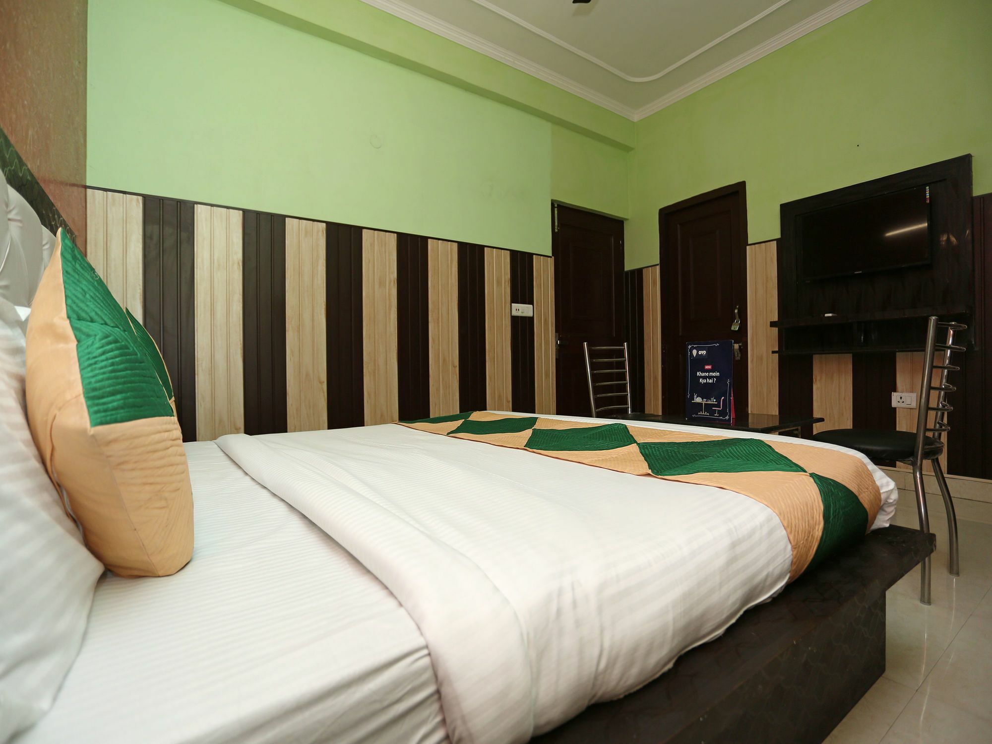 Oyo 11556 Om Residency Hotel