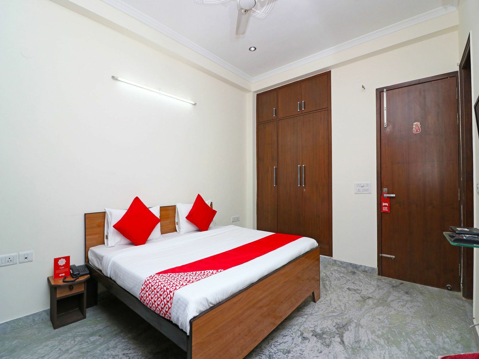 Oyo 15736 Little Residency Hotel Gurgaon
