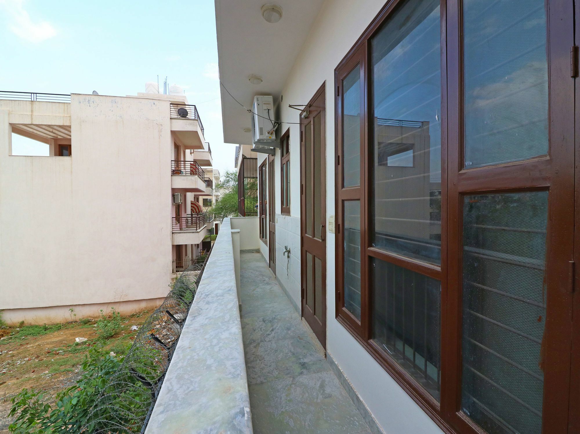 Oyo 15736 Little Residency