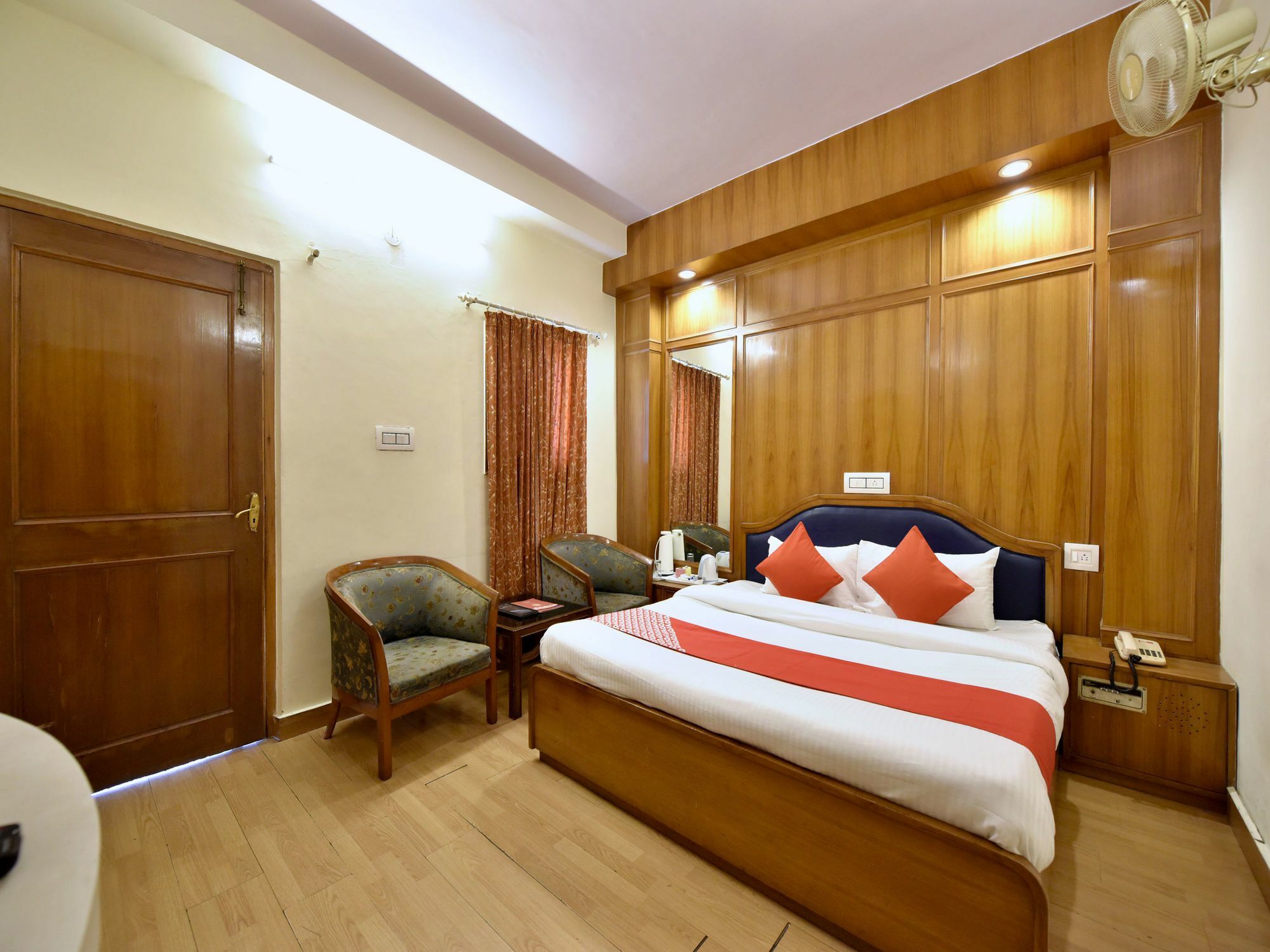 Hotel Oyo 14098 R R Homes Gurgaon