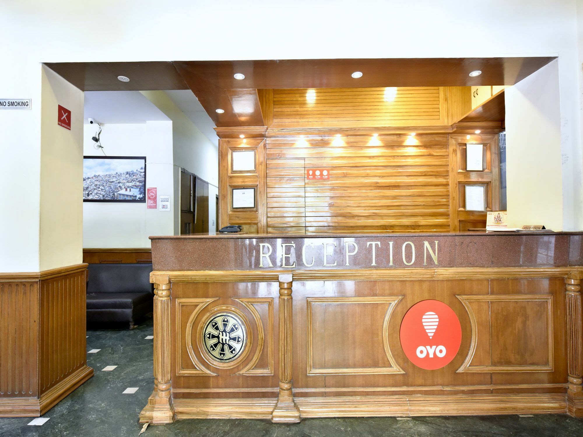 Oyo 14098 R R Homes Hotel Gurgaon