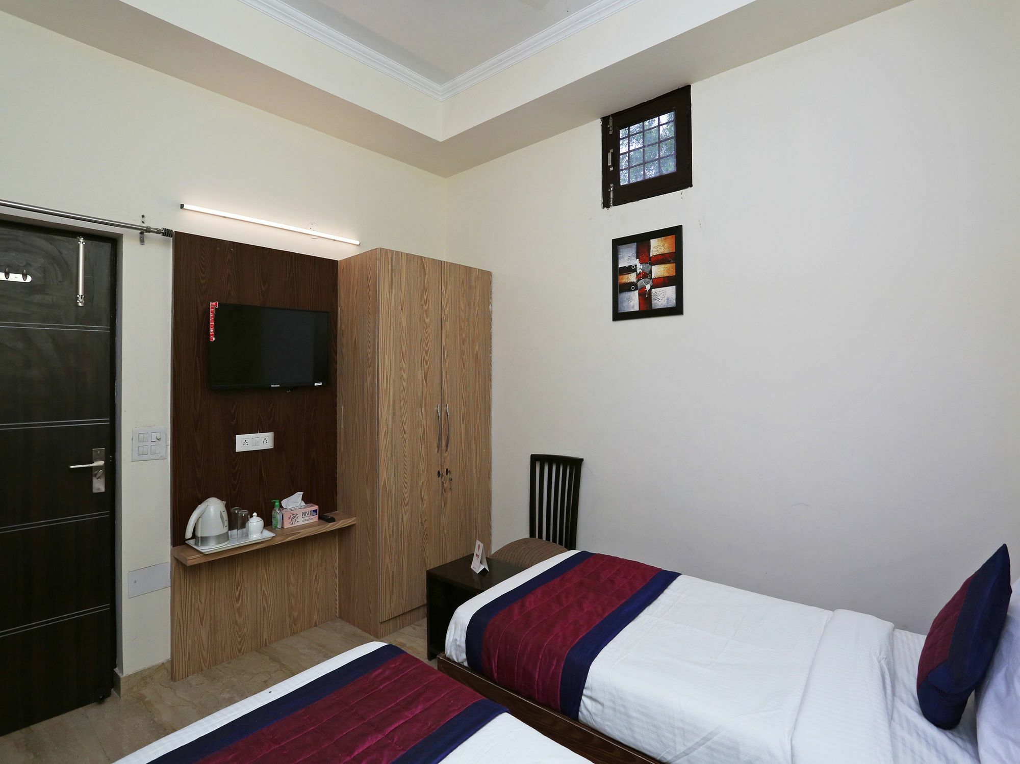 Hotel Oyo 14098 R R Homes 3*