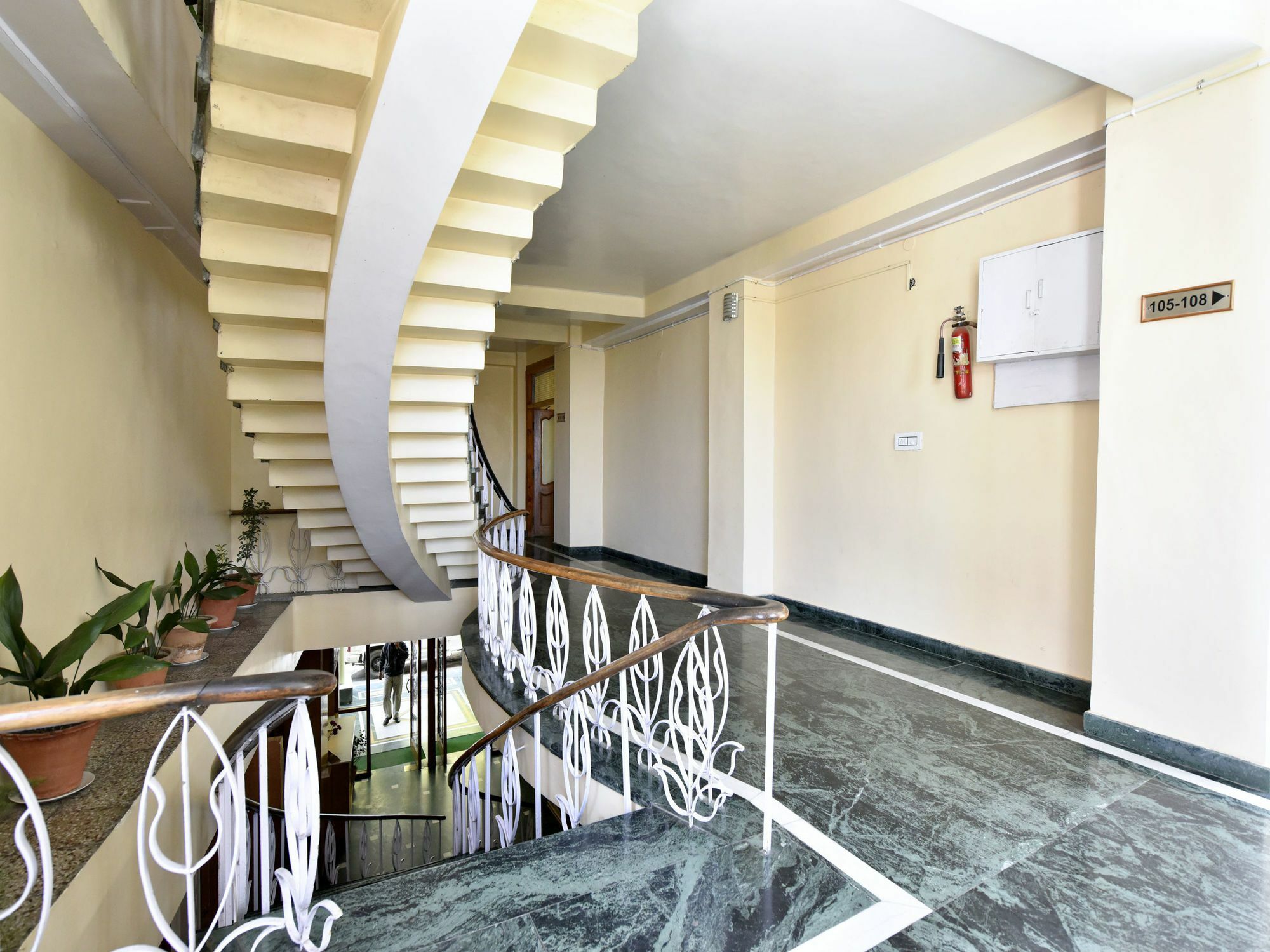 Hotel Oyo 14098 R R Homes