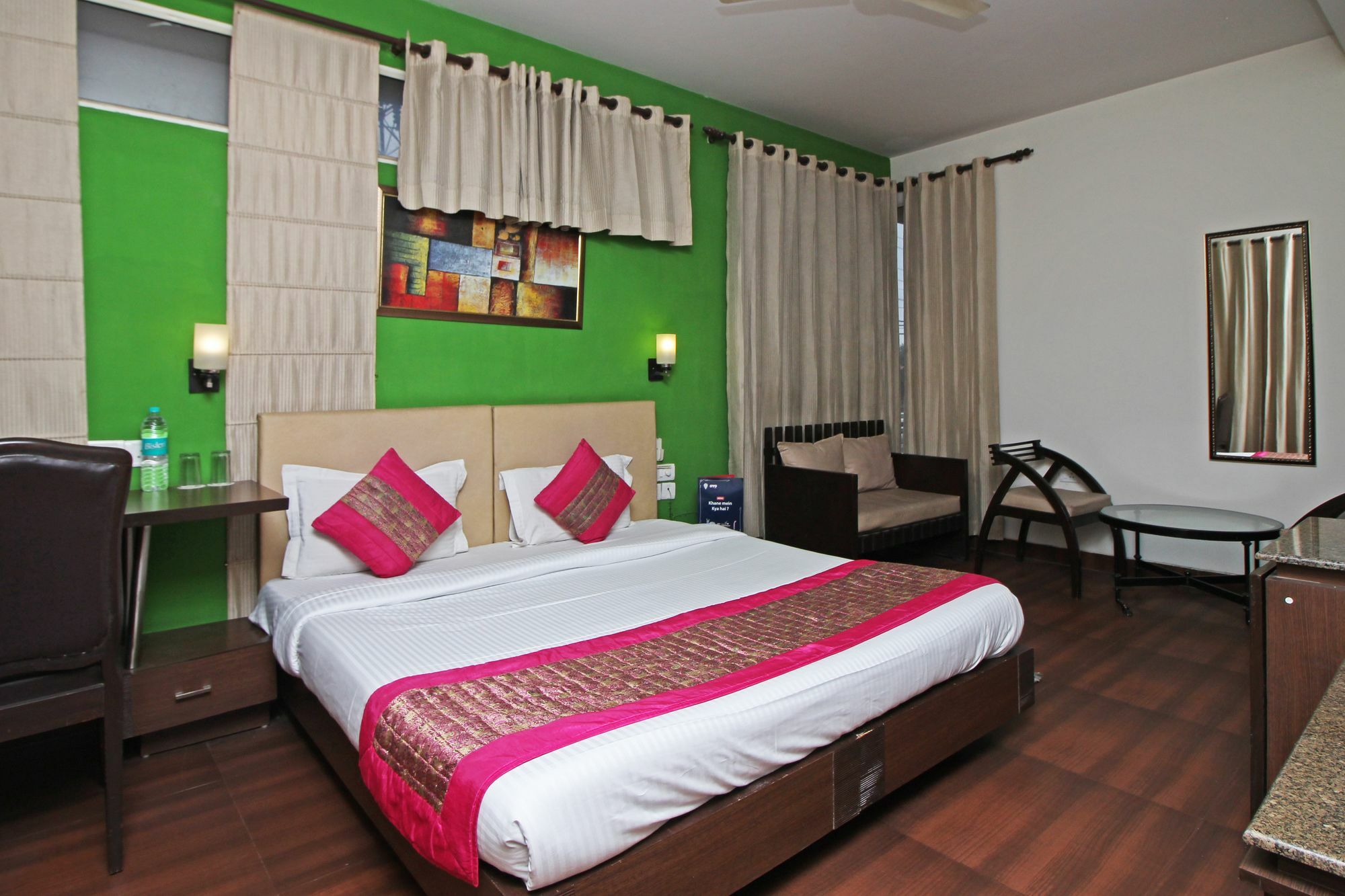 Oyo 8526 Sd Royal Hotel