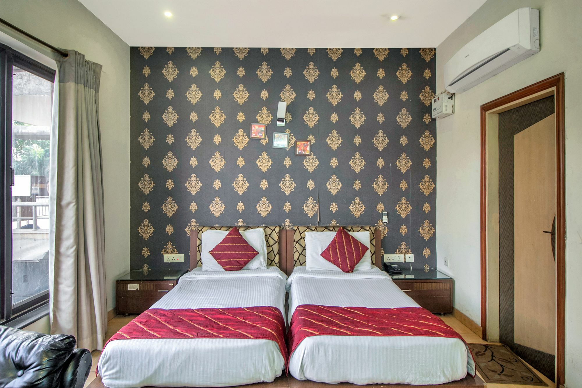 Oyo 8526 Sd Royal Hotel 2*
