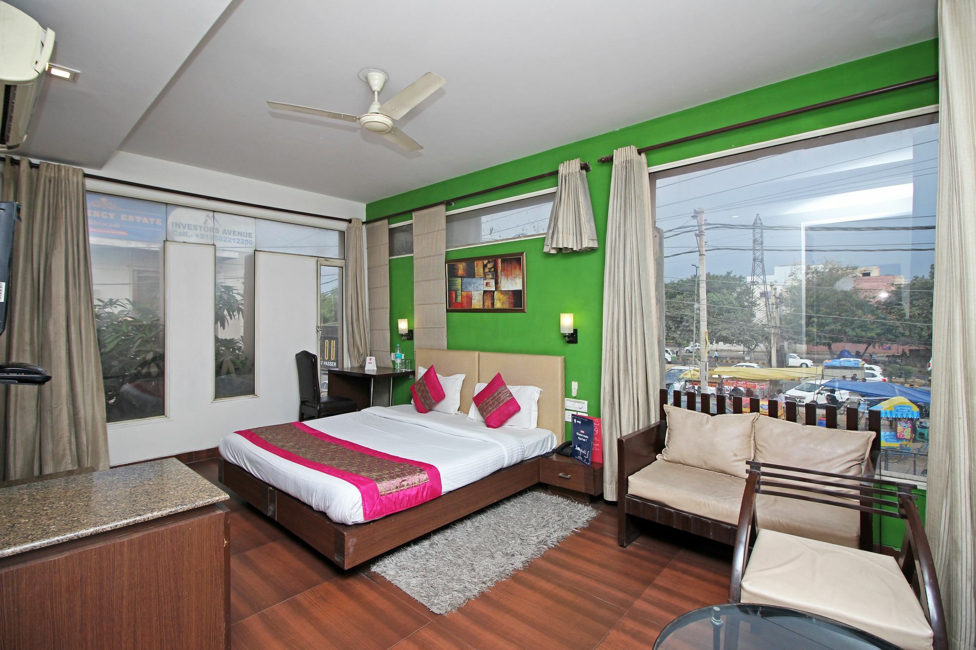 Oyo 8526 Sd Royal Hotel