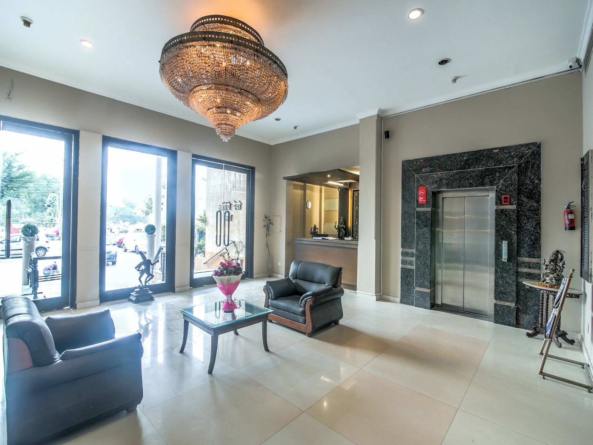 Oyo 14443 Flagship Chaupal Hotel 2*