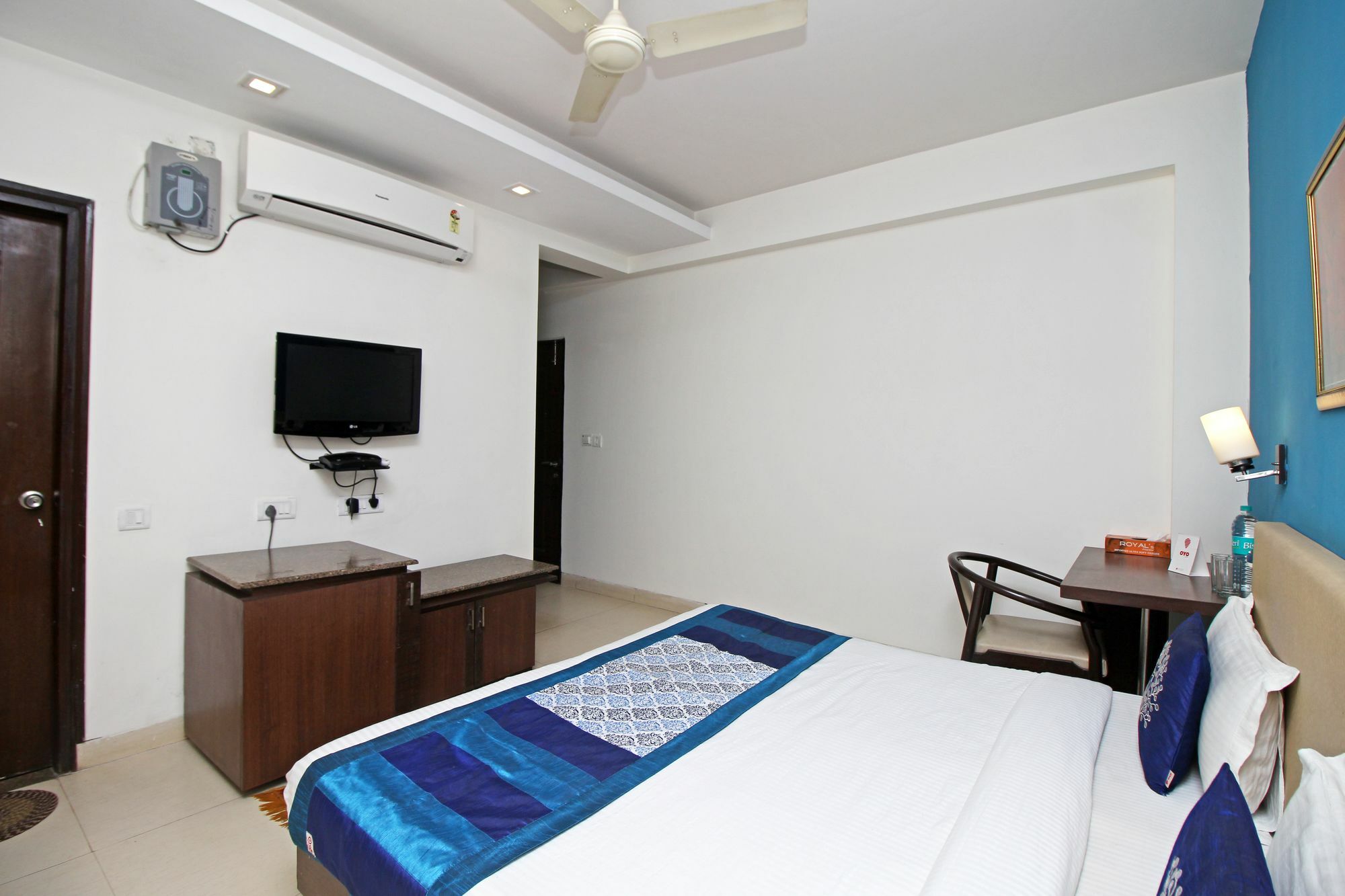 Oyo 8526 Sd Royal Hotel