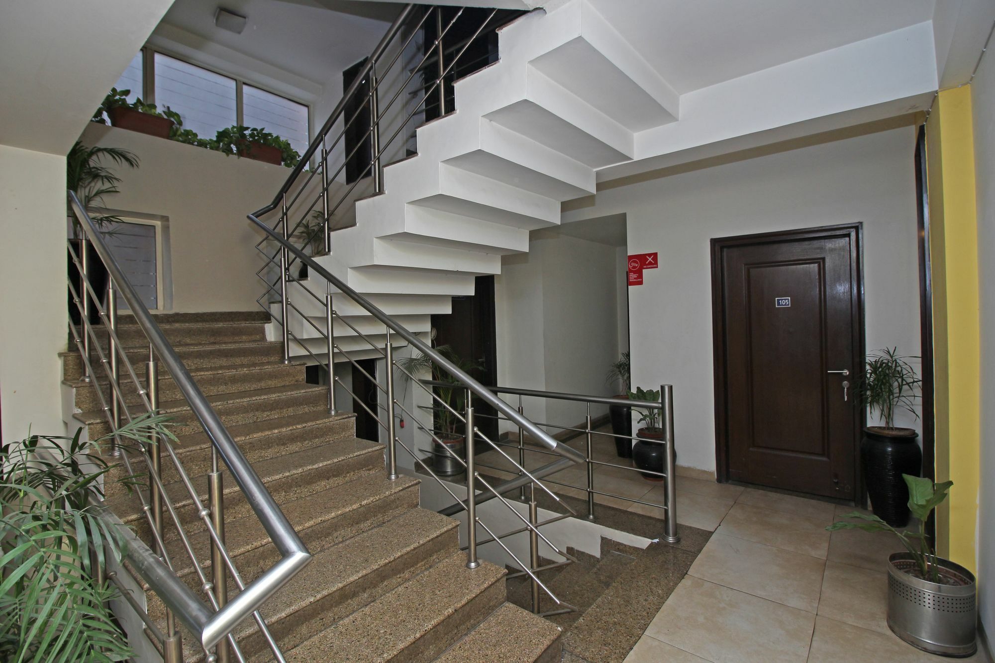 Oyo 8526 Sd Royal Hotel 2*