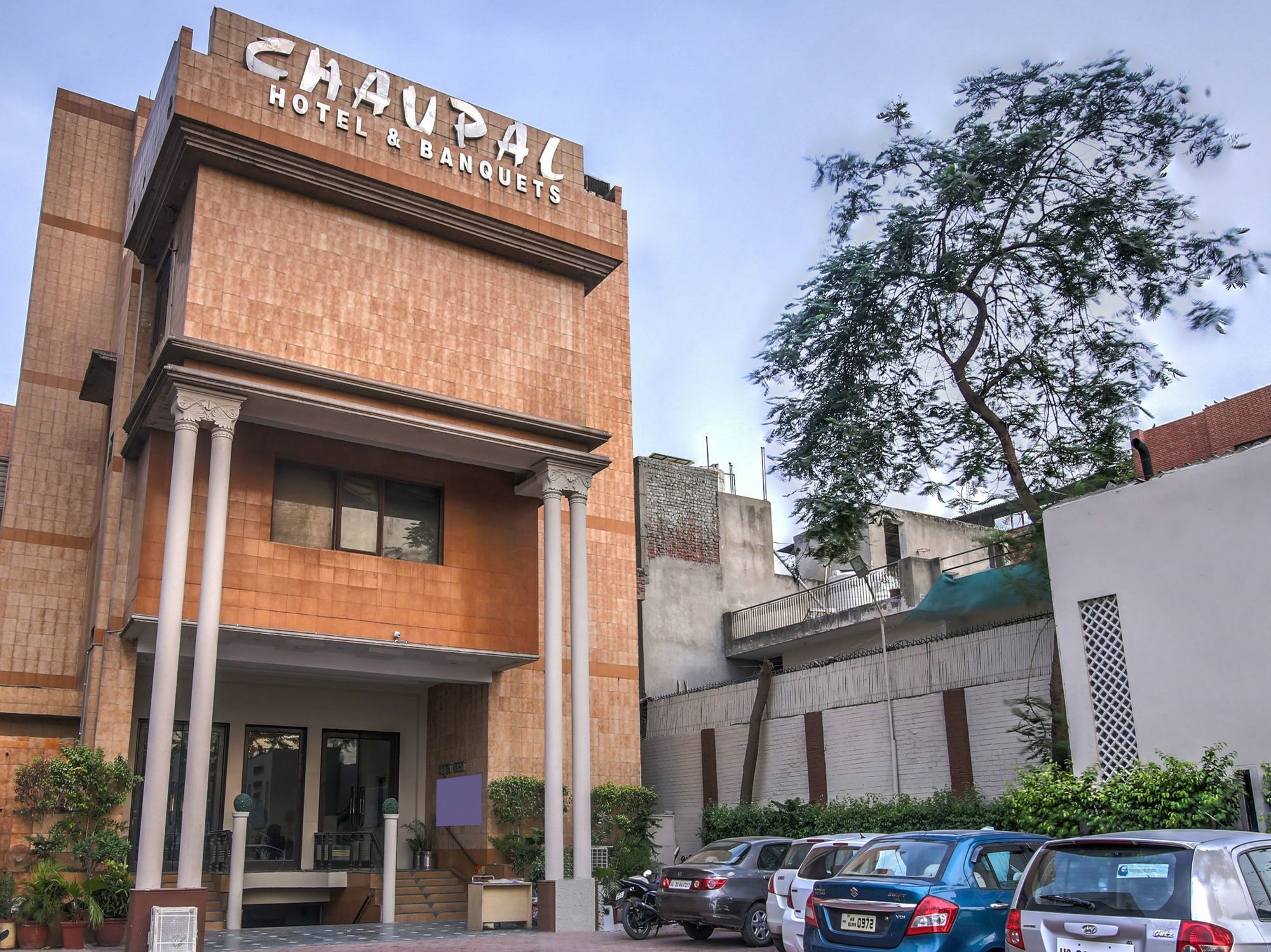 Oyo 14443 Flagship Chaupal Hotel 2*
