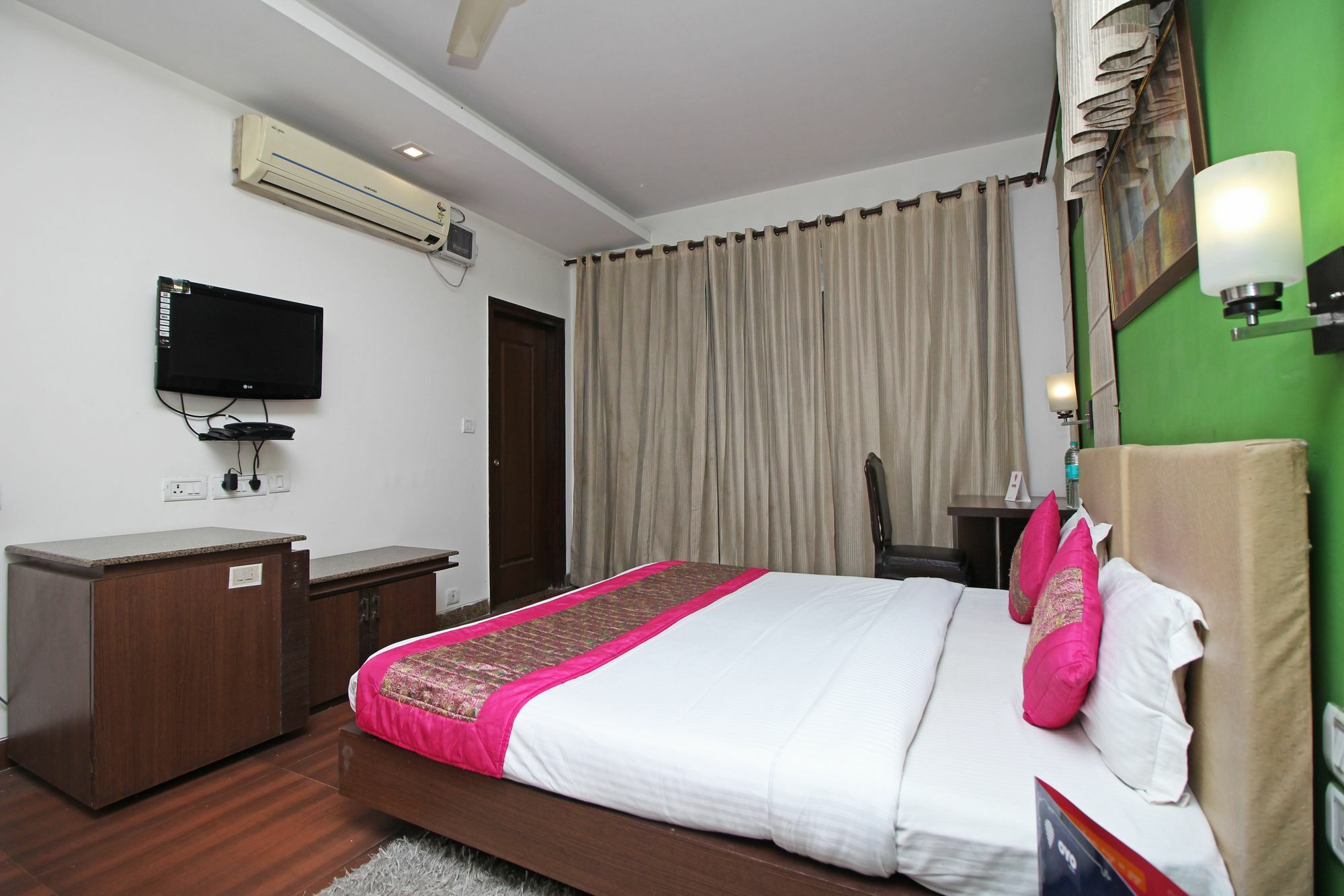 Hotel Oyo 8526 Sd Royal 2*