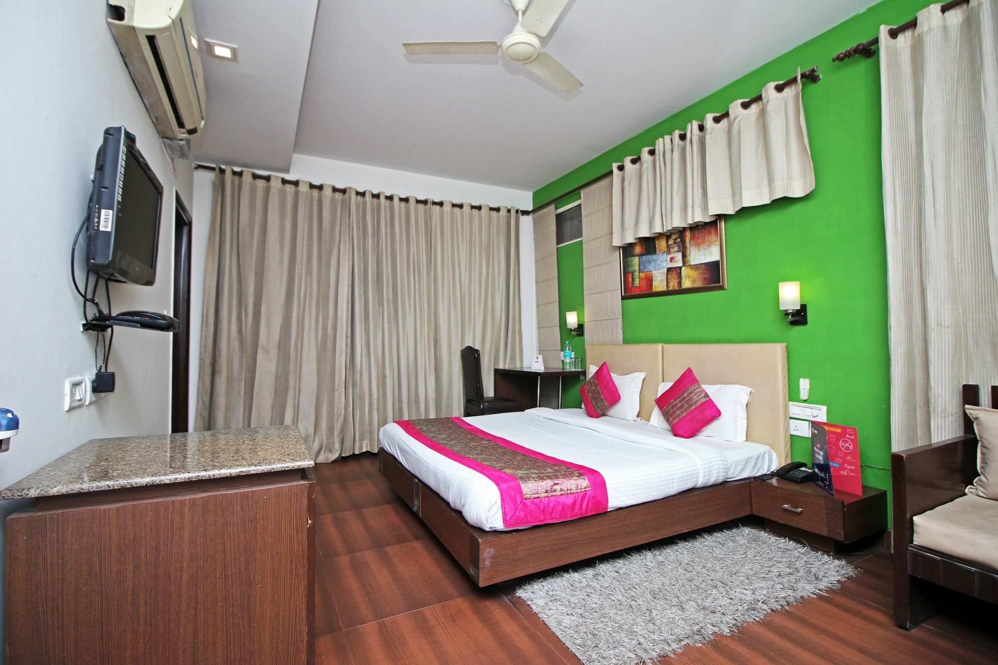 Oyo 8526 Sd Royal Gurgaon