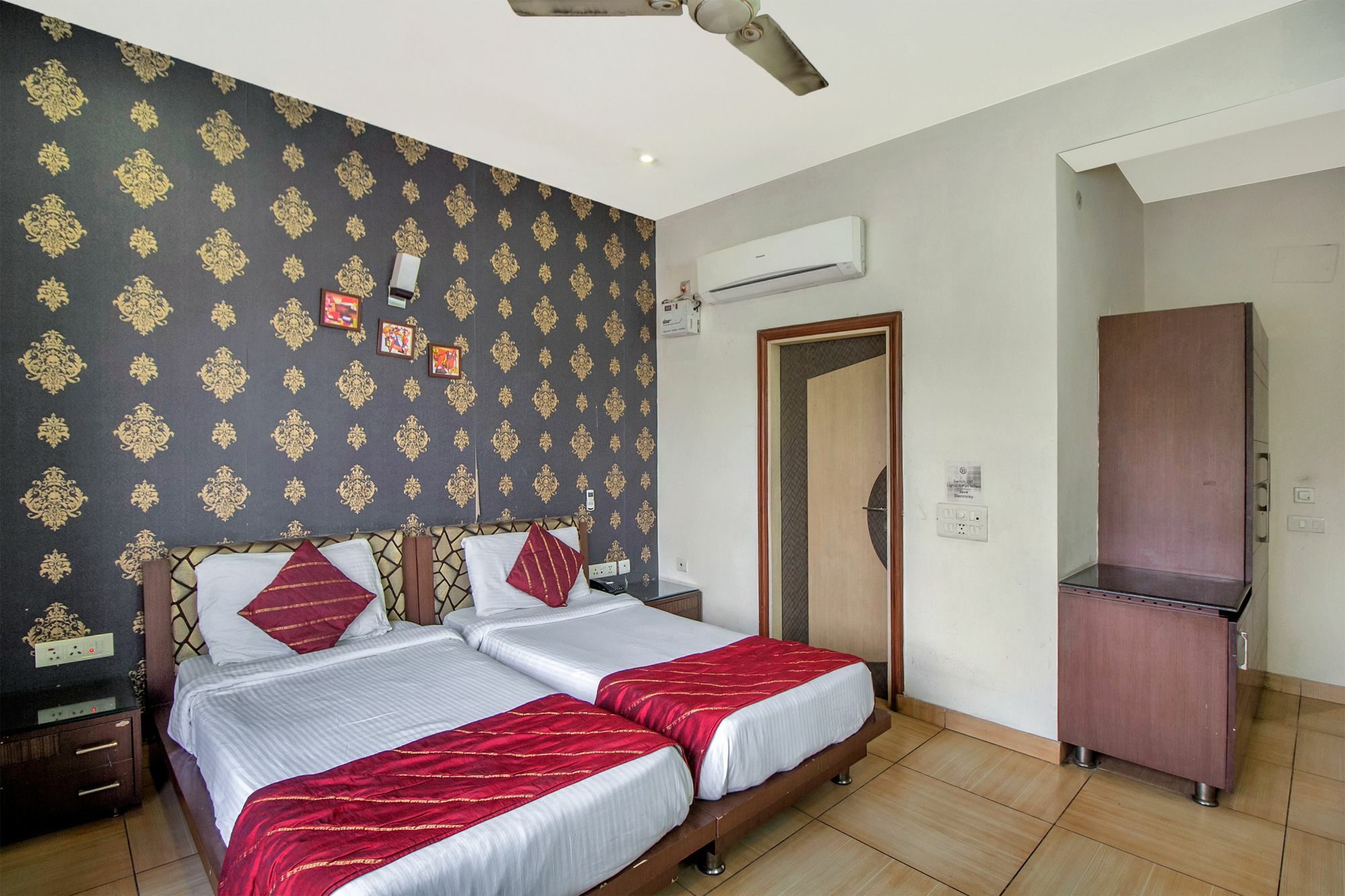 Oyo 8526 Sd Royal Gurgaon