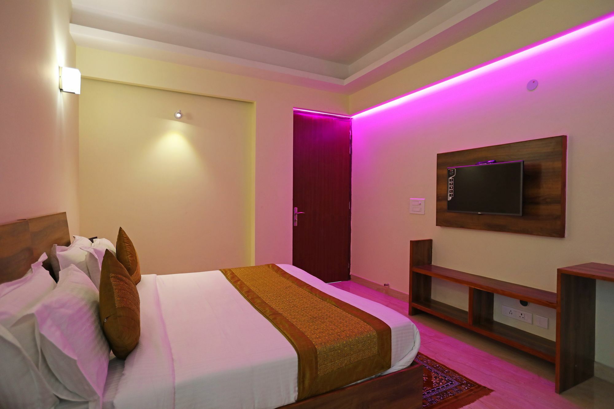 Oyo 10889 Residency Gurgaon