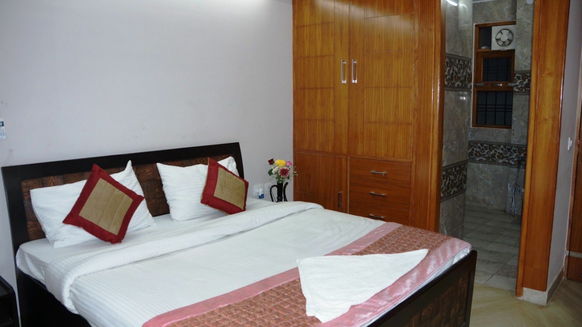 Hotel Maxfort Hospital Gurgaon