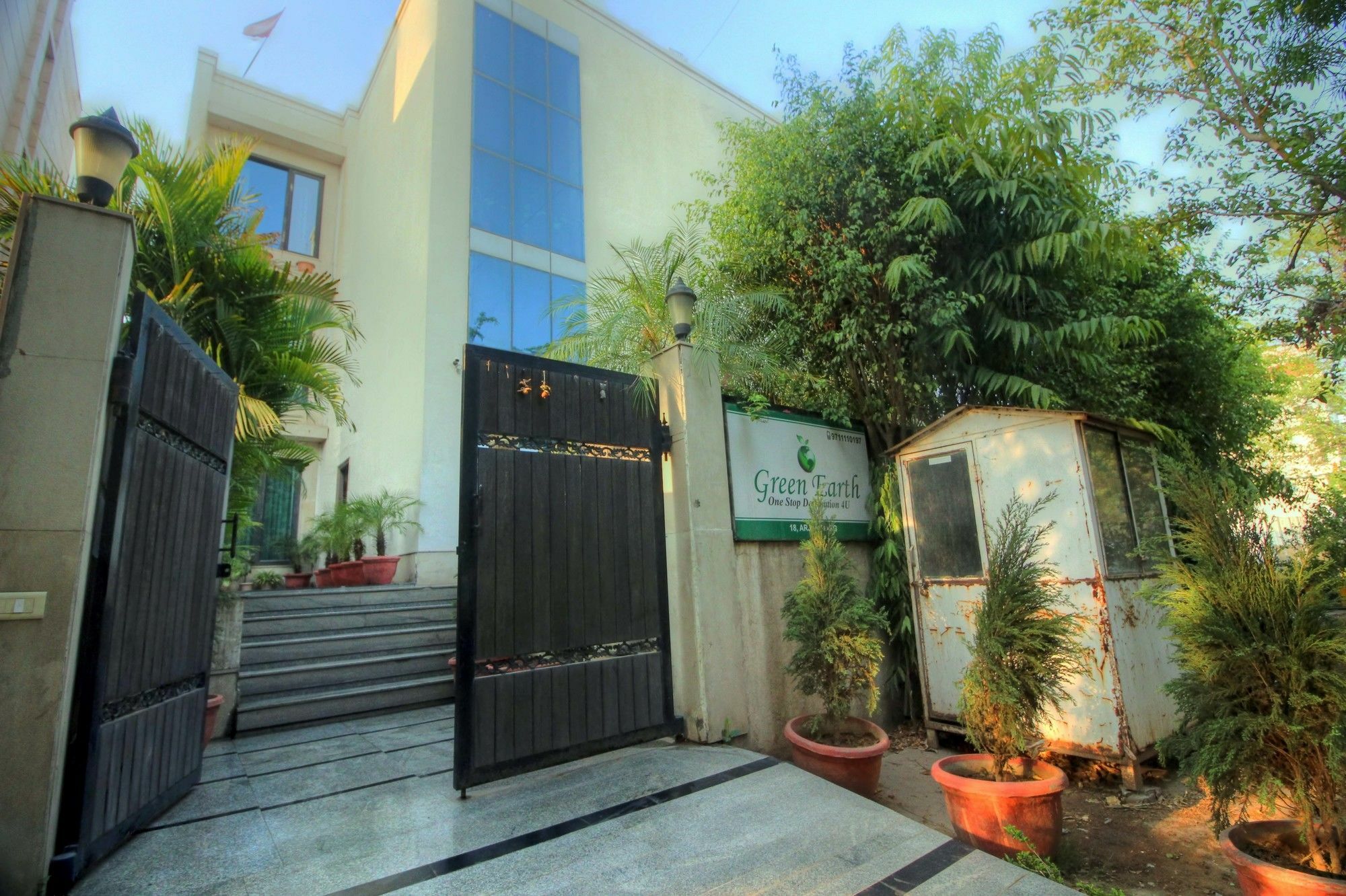 Guest house Earth Gurgaon