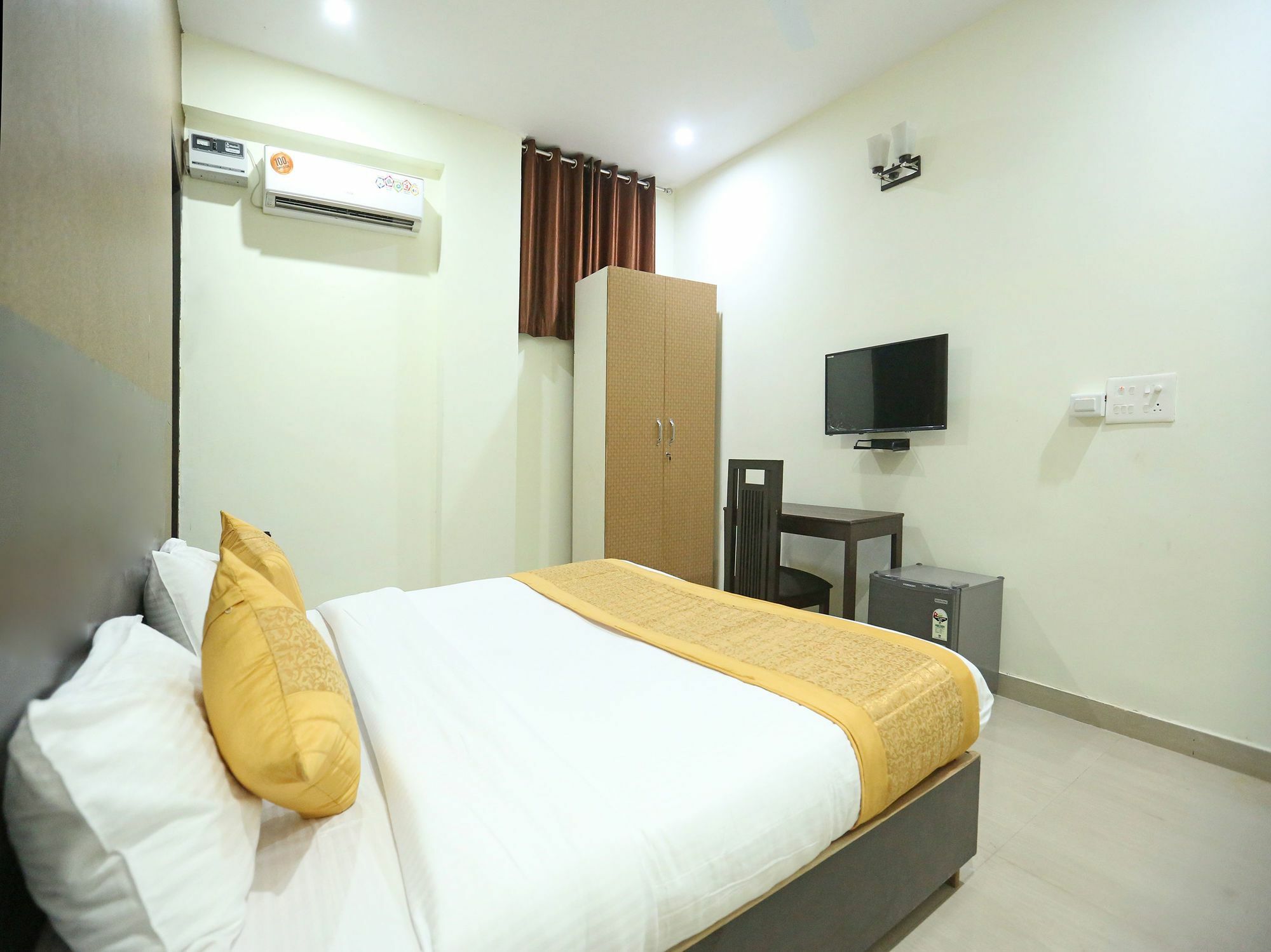 Oyo 9587 The Royal Crowne 3* Gurgaon