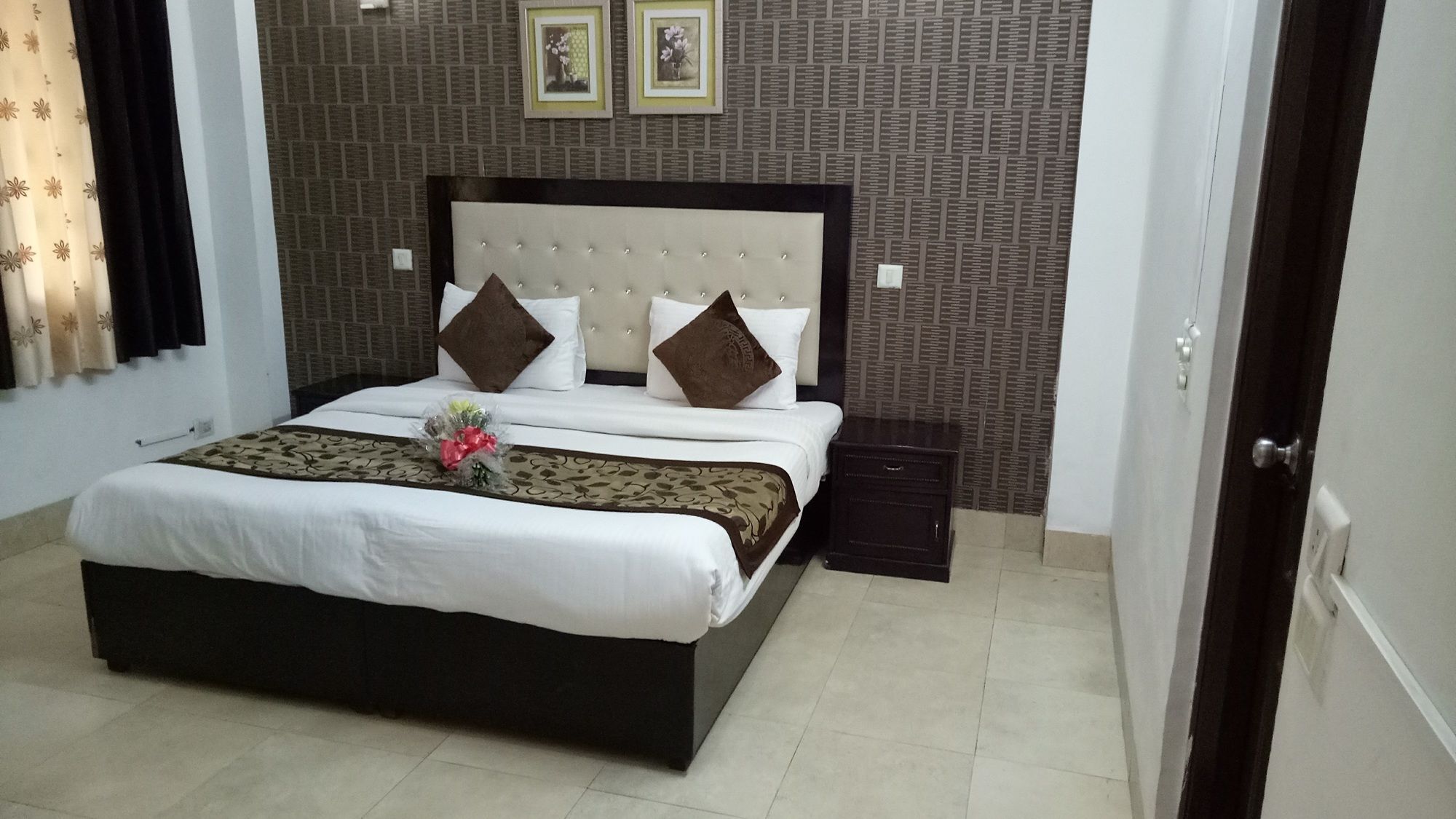 Olive Service Apartments Dlf Galleria Gurgaon Apartment Gurgaon