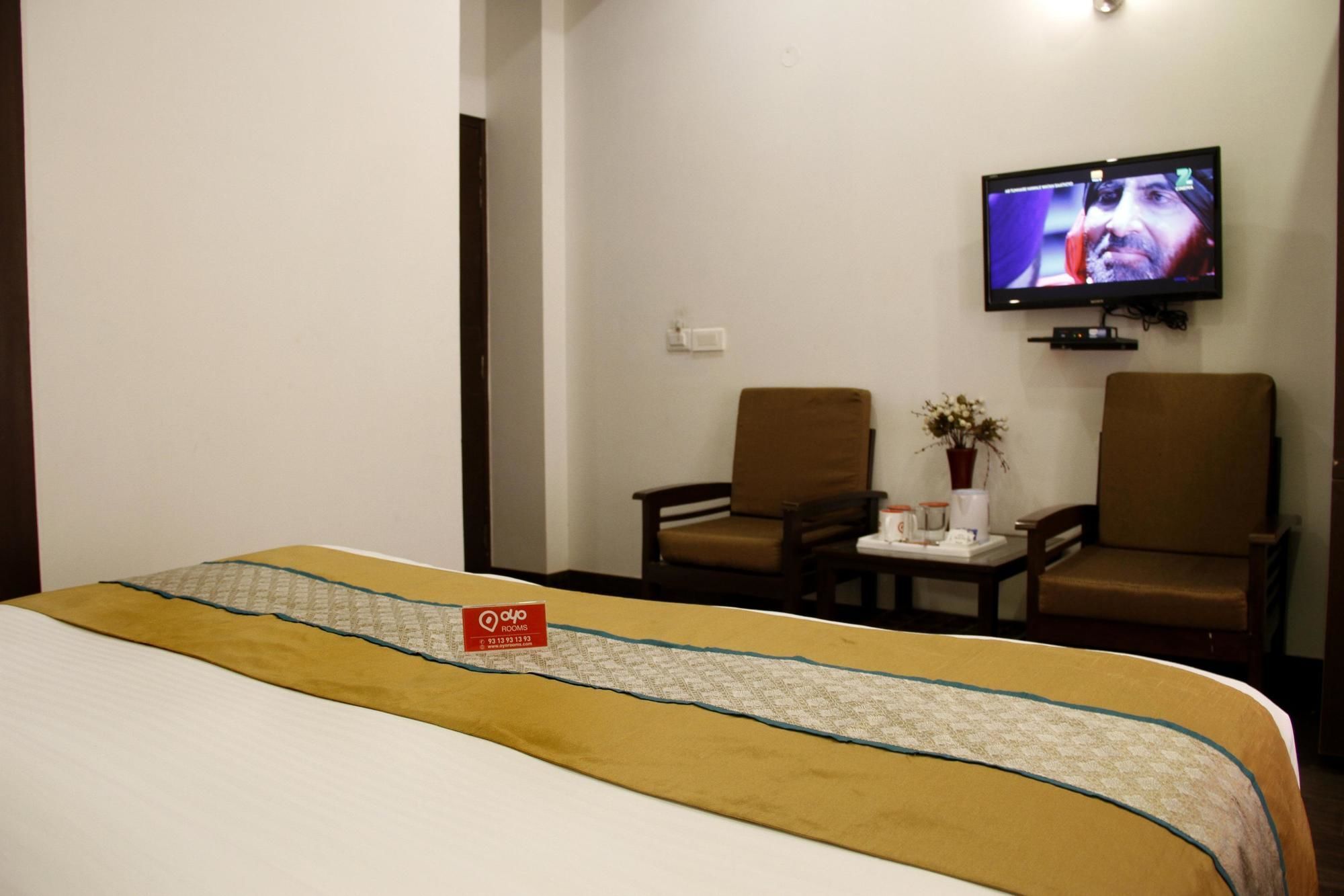 Hotel Oyo Sector 15 Part 2 3*