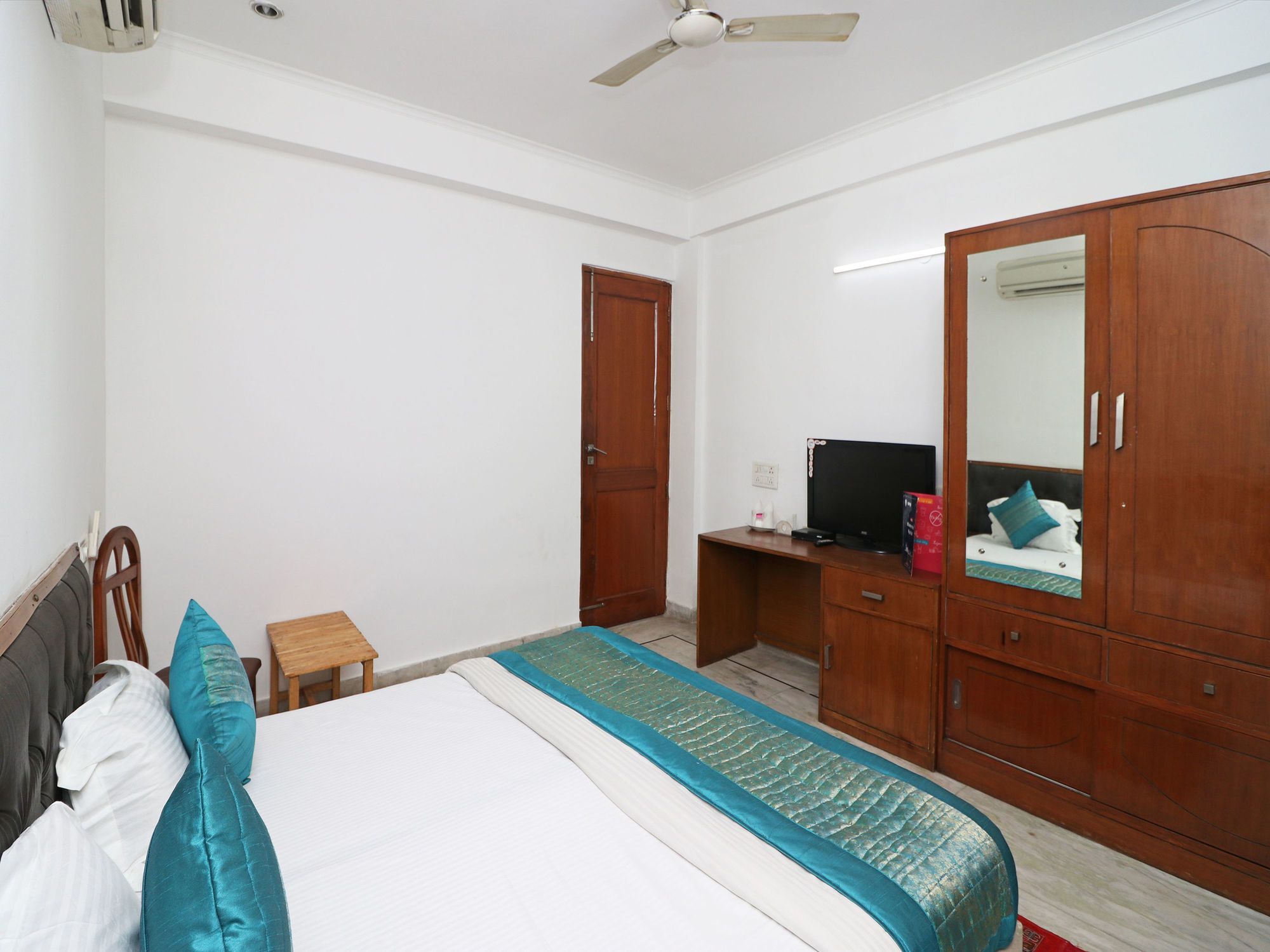 Oyo 11434 Ab Residency Gurgaon