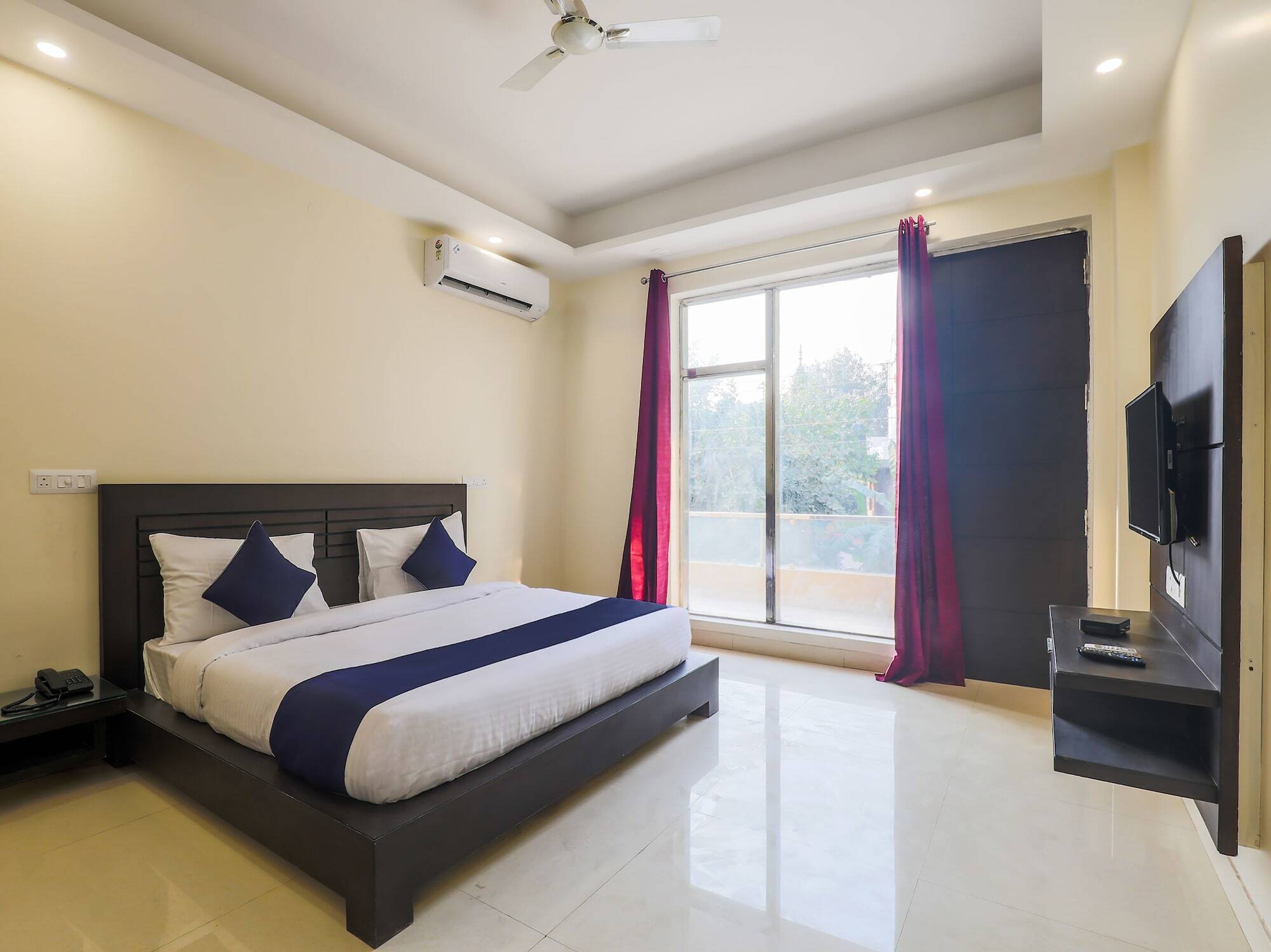 Oyo 24269 Silverkey Medanta Sec 38 Hotel 2*