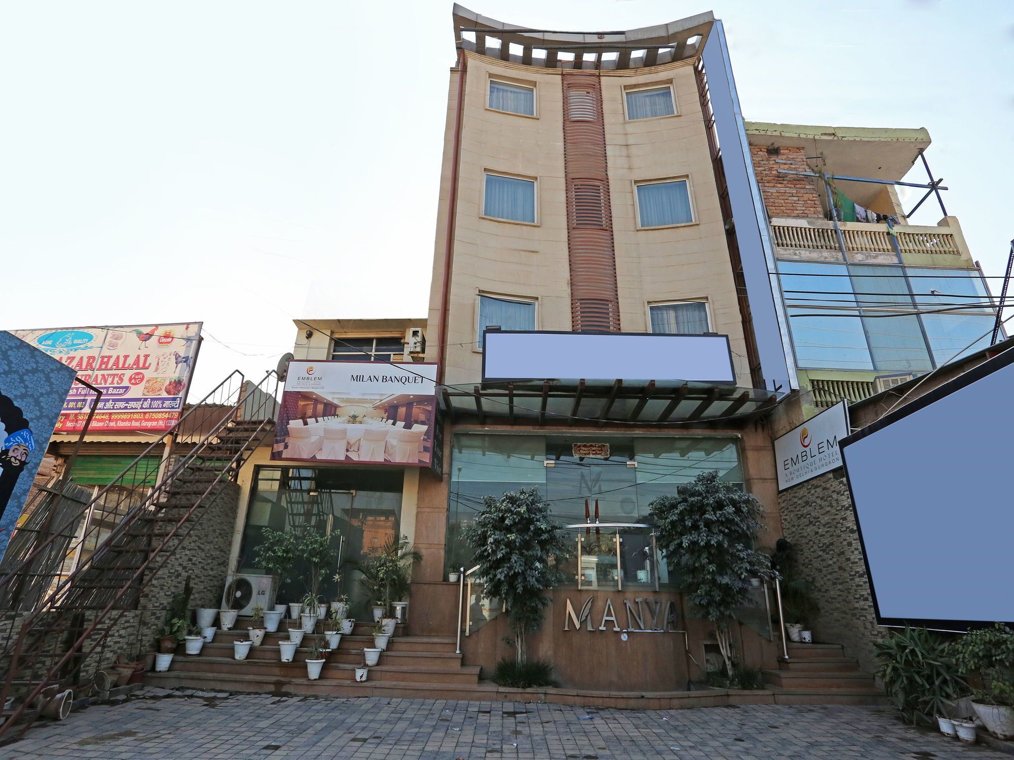 Oyo 10965 Emblem Hotel