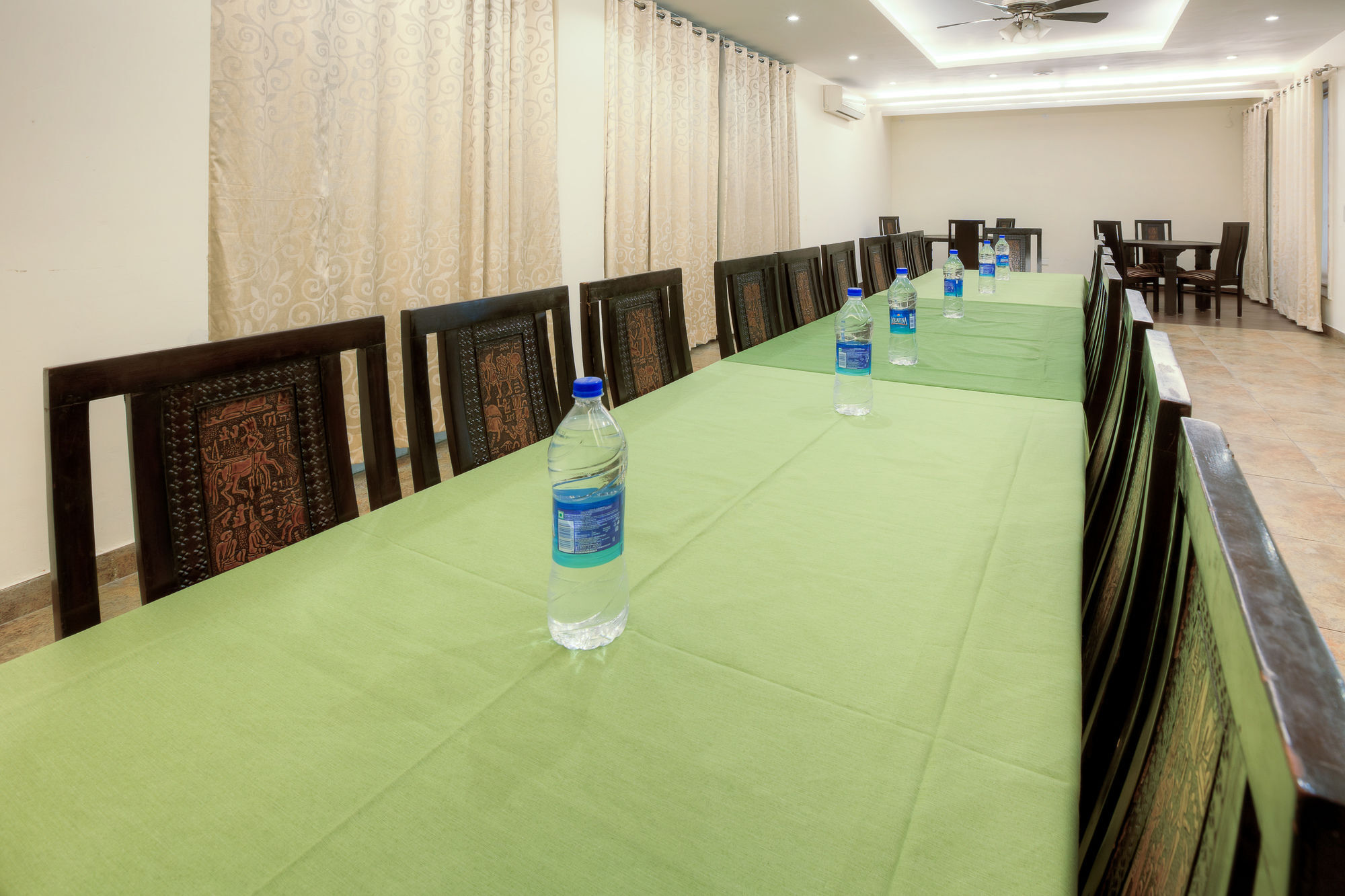 Hotel Treebo White Castle, Gurgaon
