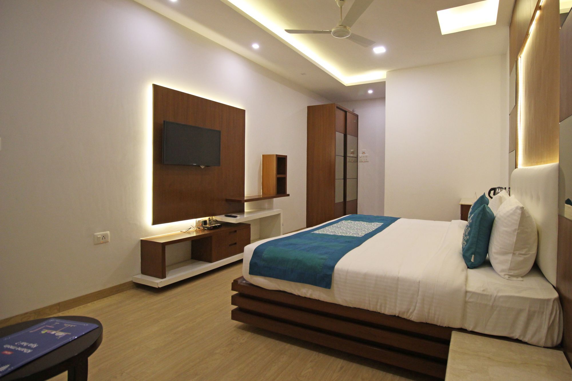 Hotel Oyo 6135 The Motif