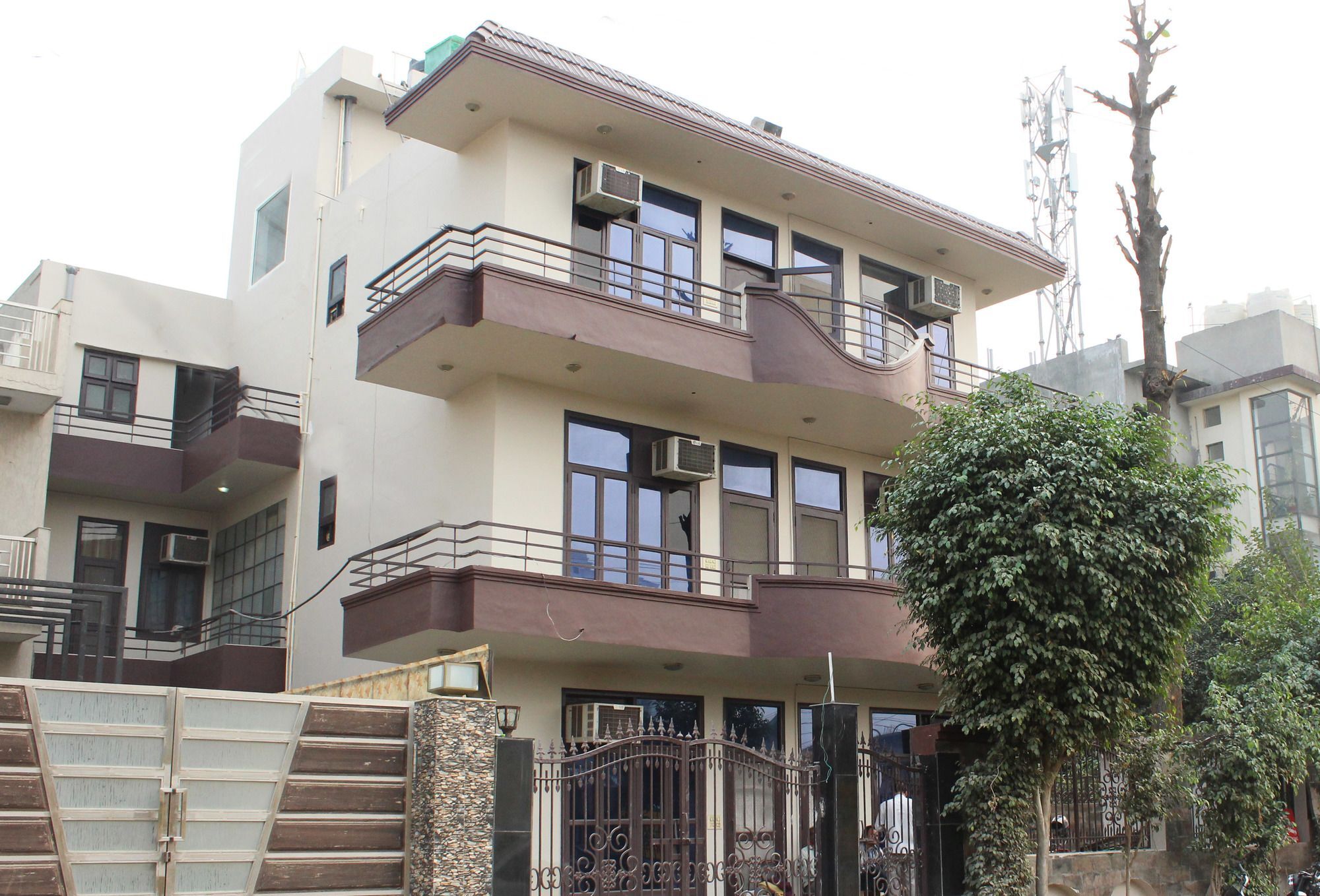 Oyo 3251 Royal Hotel 3*
