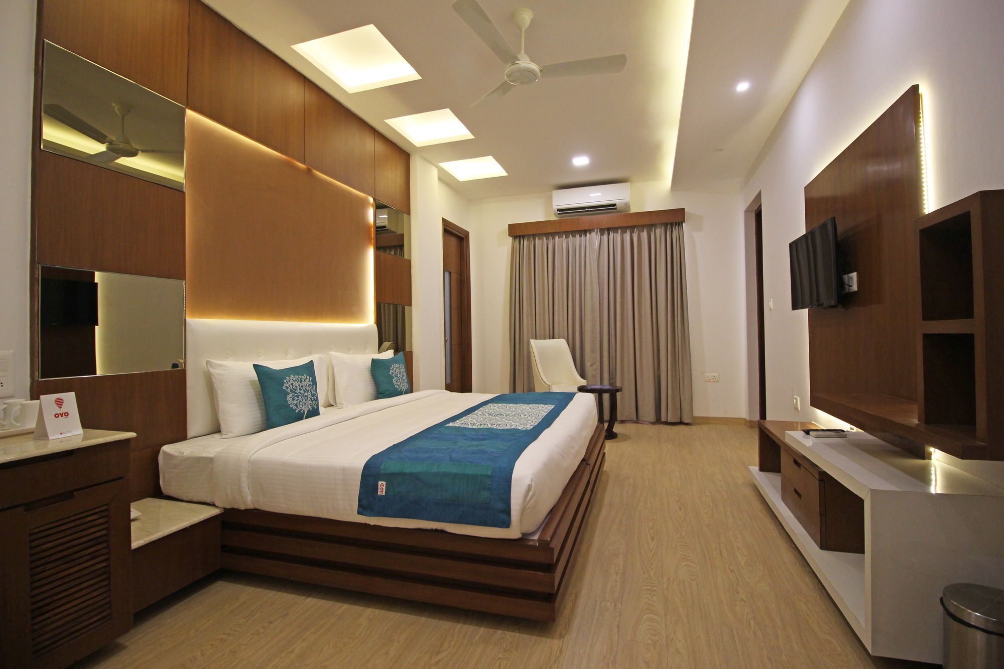 Oyo 6135 The Motif 3*