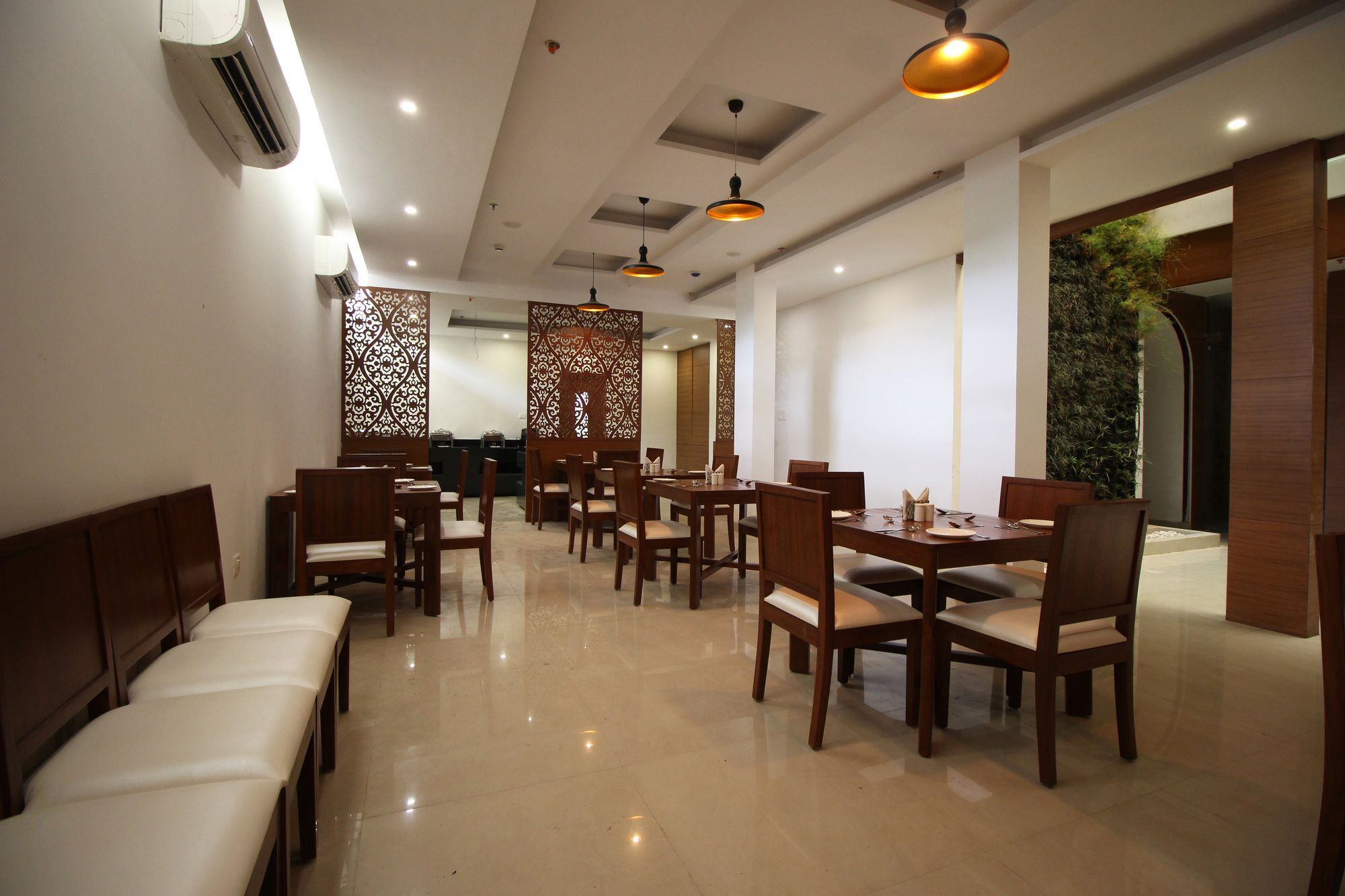 Oyo 6135 The Motif Hotel 3*