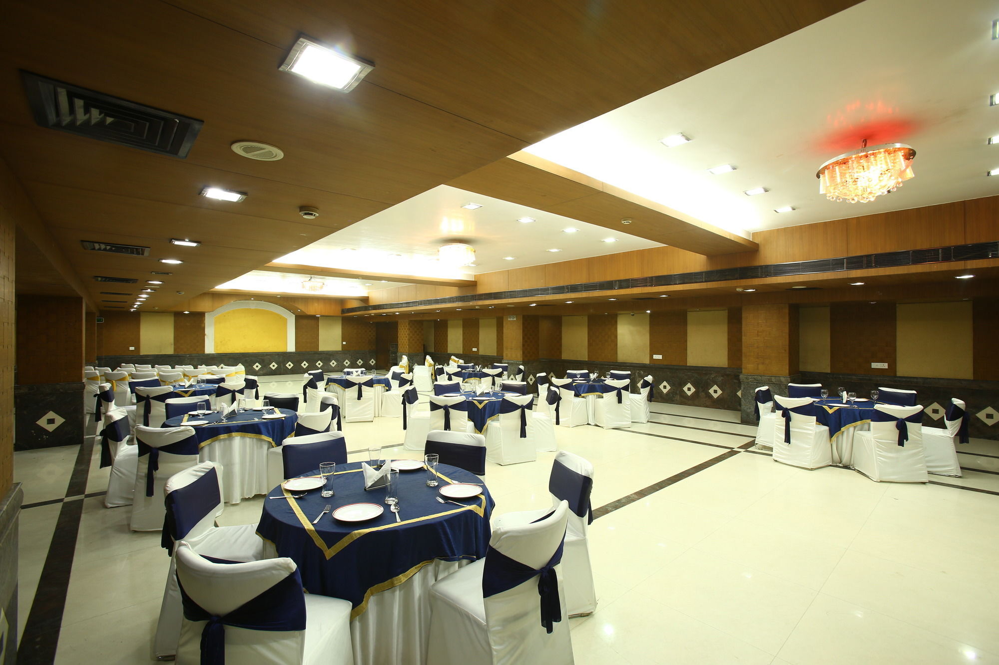 Emblem Sector 14 3* Gurgaon